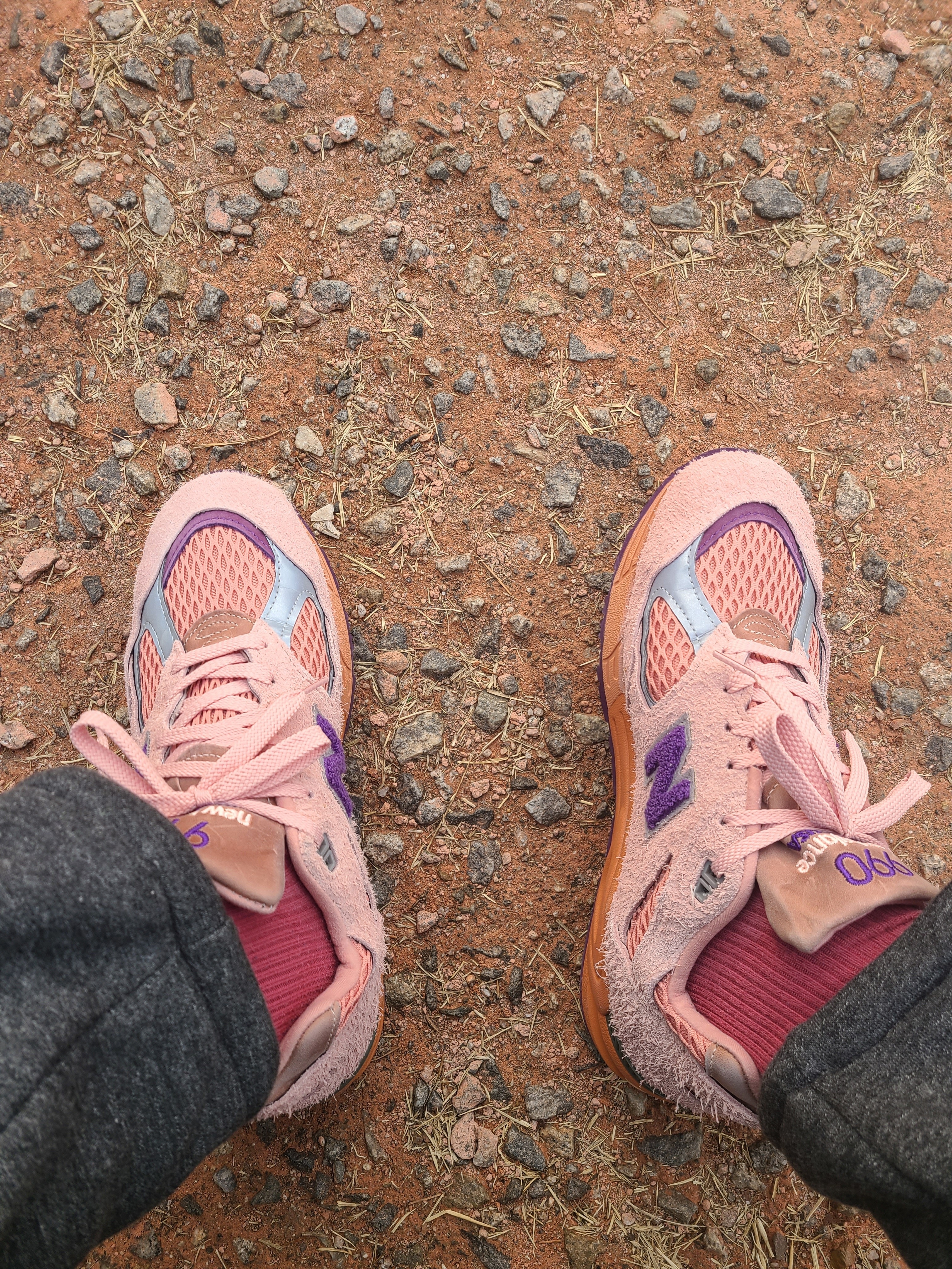 New Balance x Salehe Bembury 990v2 Made in USA Misty Rose 착용 스타일 - 3