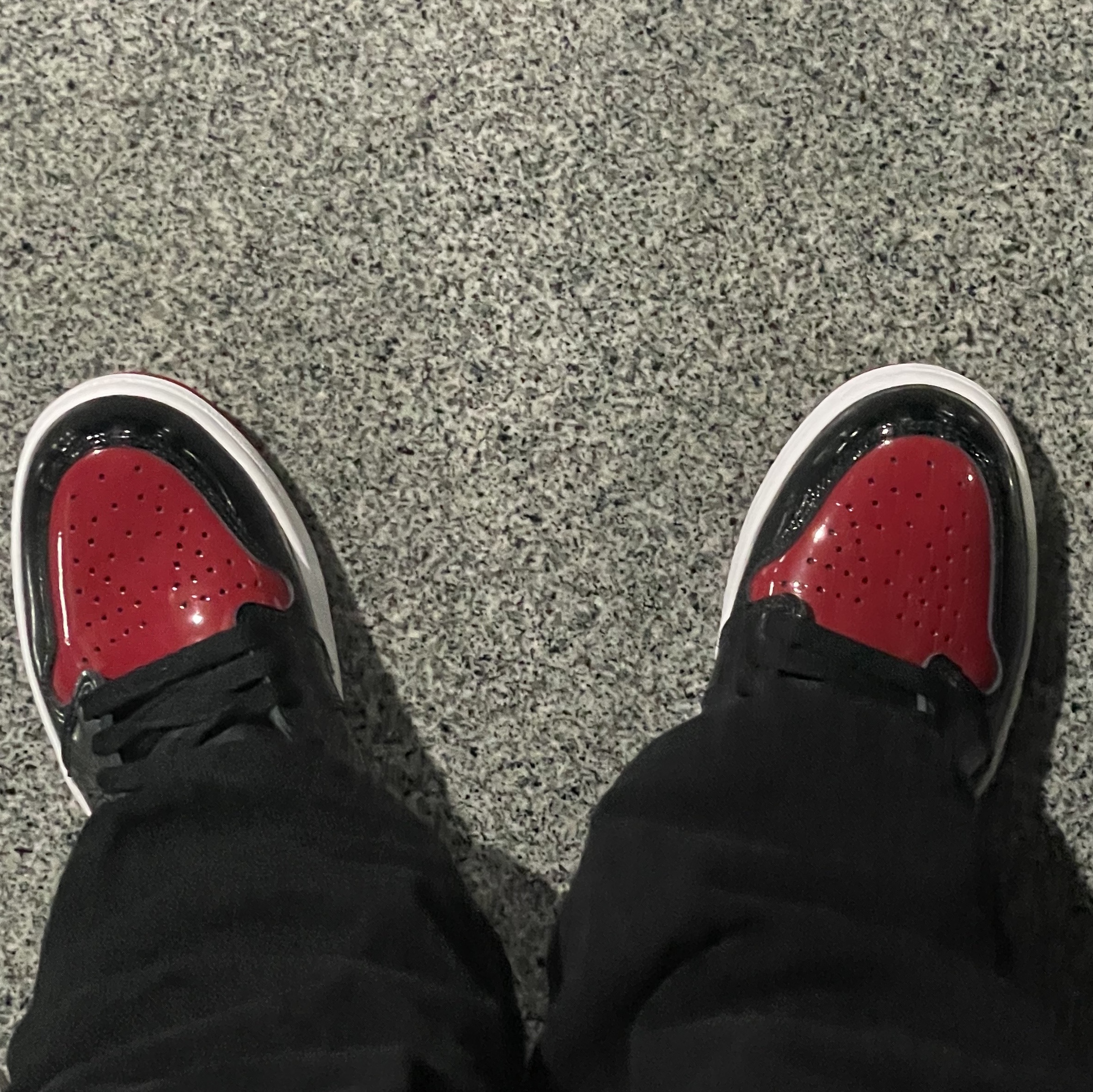 Jordan 1 Retro High OG Chicago 2022, Jordan 1 Retro High OG Patent Bred 착용 스타일 - 3