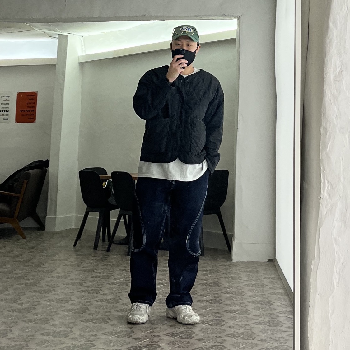 Typing Mistake Curved Line Wide Denim Pants Deep Indigo - 22FW, Acne Studios Bolzter Tumbled Sneakers White - 19FW/20SS 착용 스타일