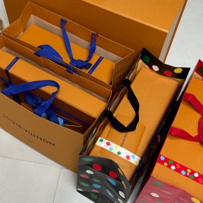Louis Vuitton x YK LV Trainer Sneakers Black, Louis Vuitton x YK Alma BB Dots Print Monogram 착용 스타일