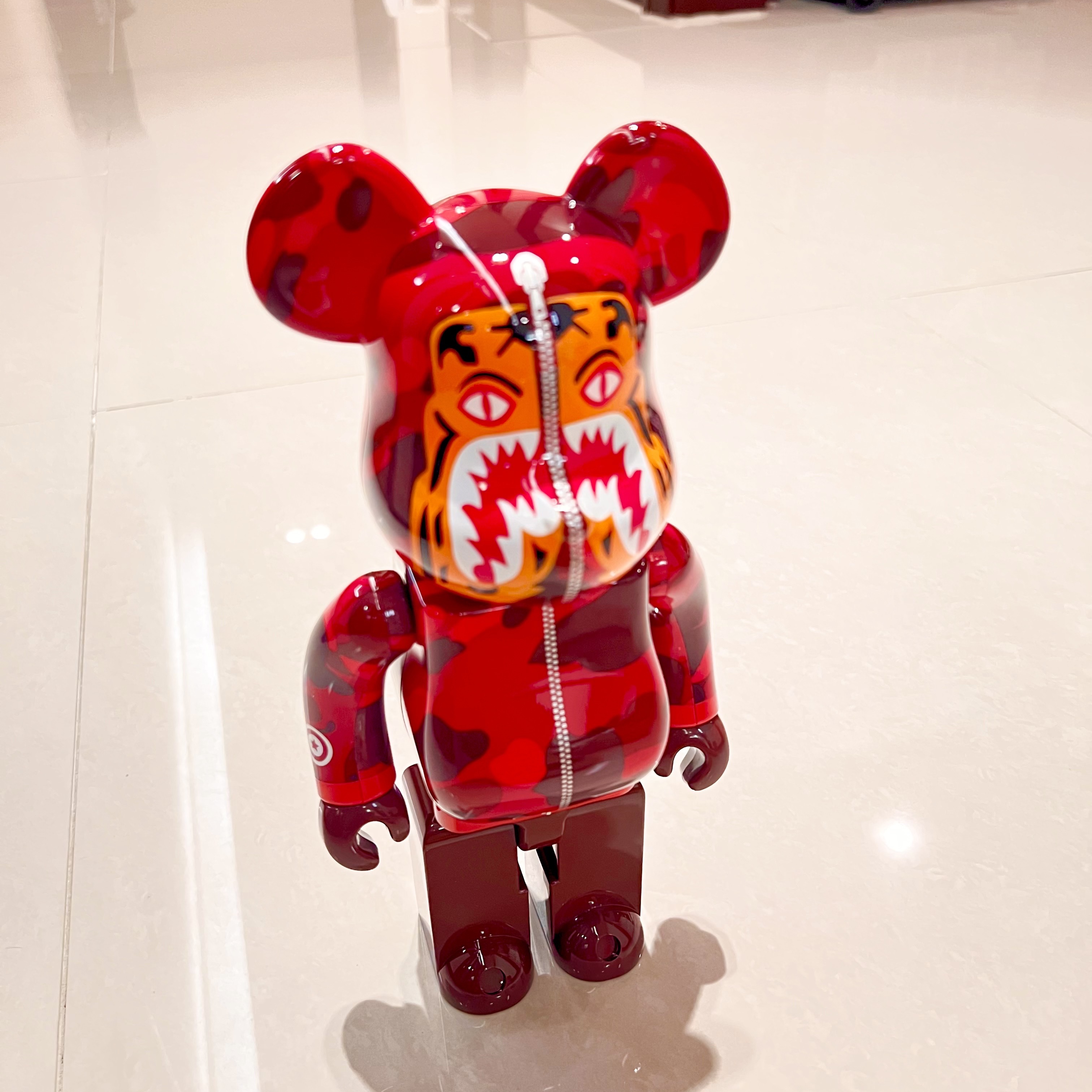 Bearbrick x BAPE Camo Tiger Red 100% & 400% Set 착용 스타일 - 3