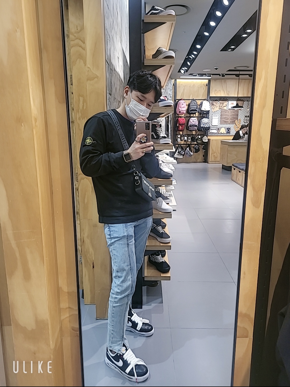 Nike x Peaceminusone Air Force 1 Low Para-Noise, Stone Island 63020 Crewneck Sweatshirt Black - 22FW 착용 스타일