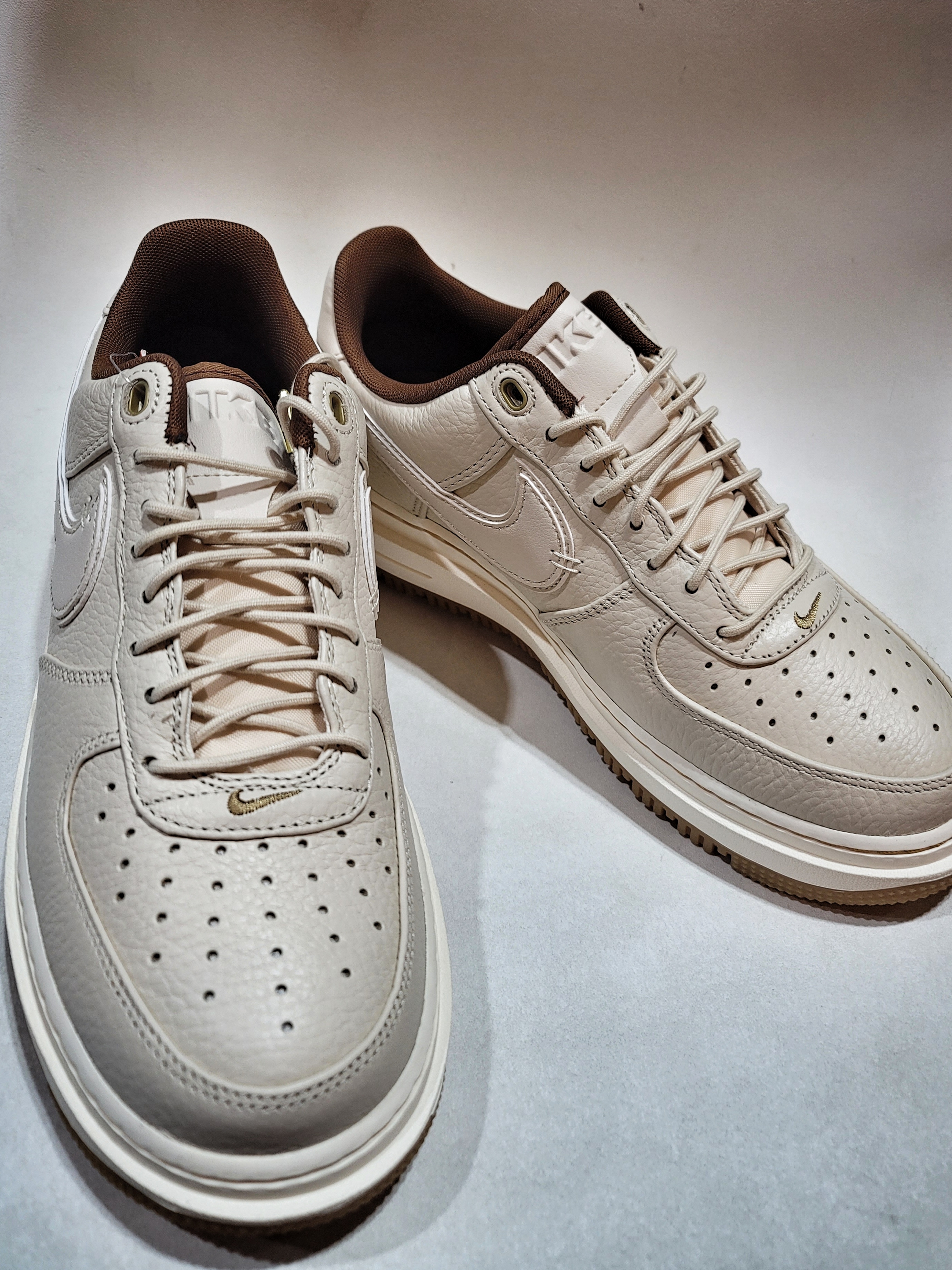 Nike Air Force 1 Luxe Pearl White 착용 스타일 - 1