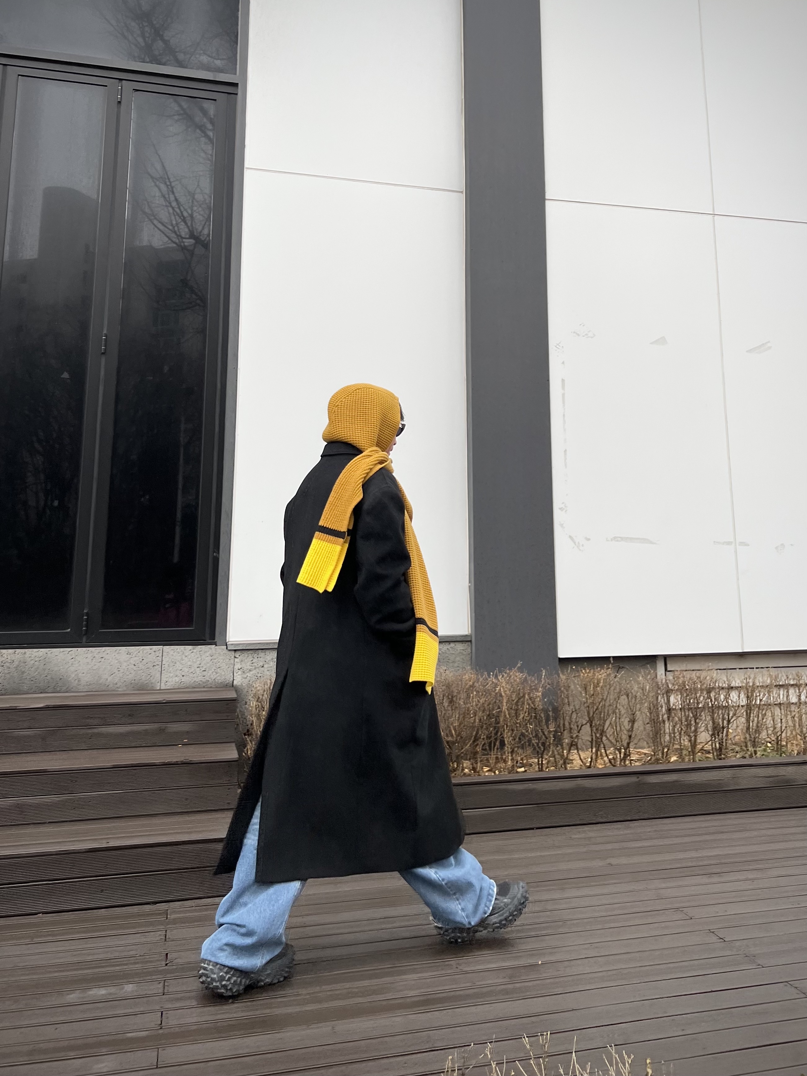 Balenciaga Defender Sneakers Black 착용 스타일 - 2