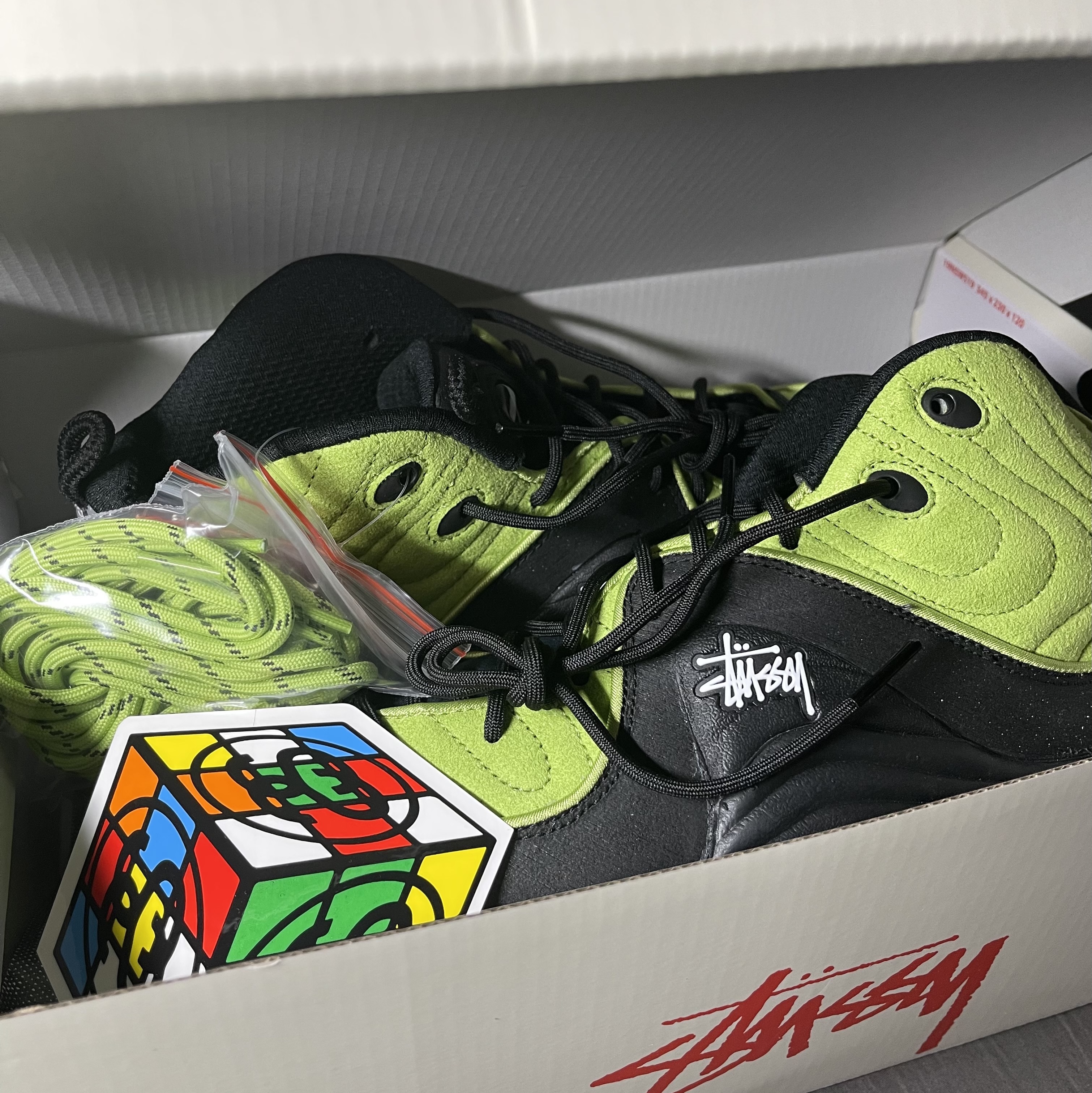 Nike x Stussy Air Penny II Vivid Green and Black 착용 스타일 - 2