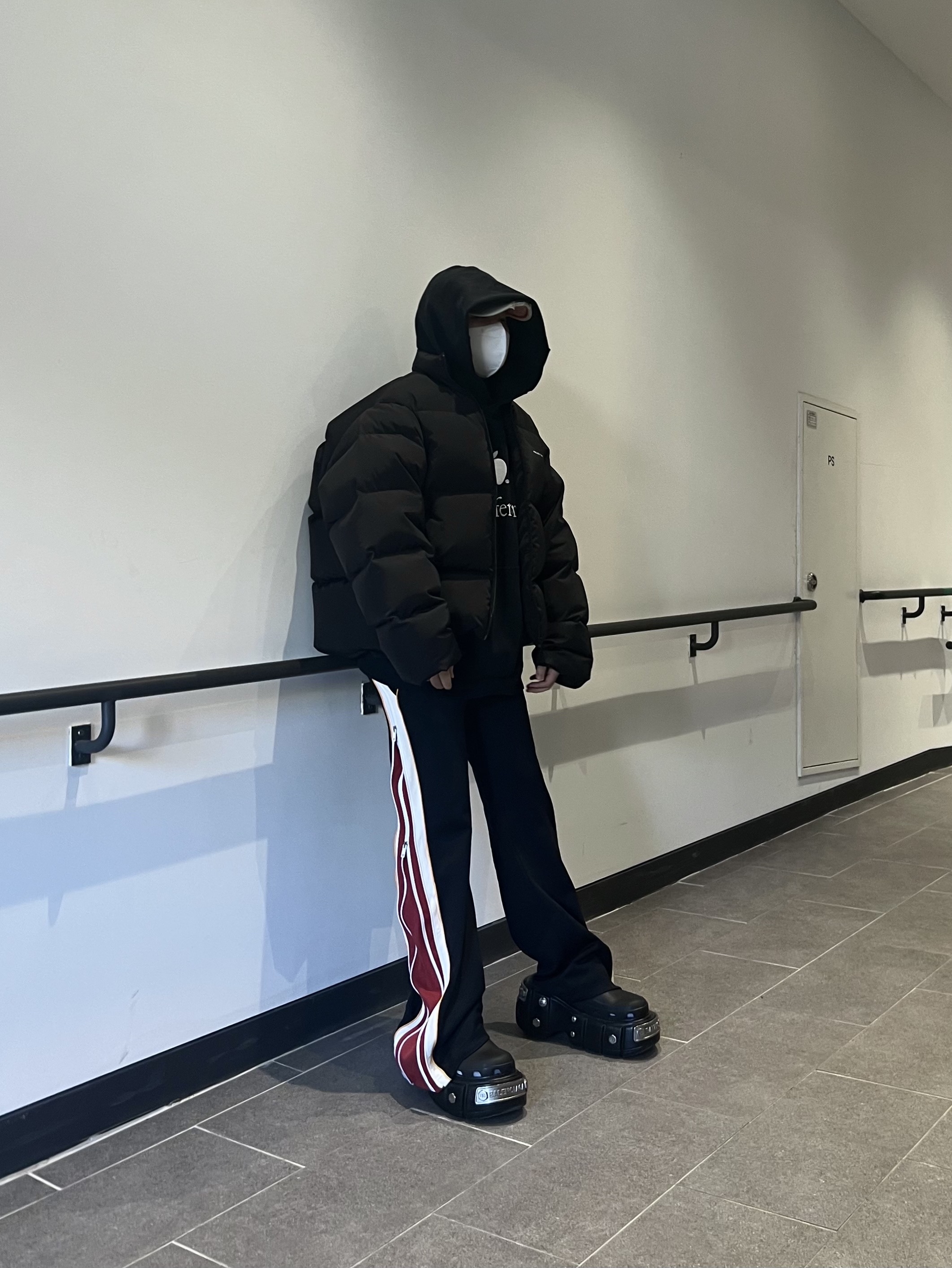 Balenciaga x Crocs Hardcrocs Slide Black, Diesel P-Zampock Sweatpants with Side Zip Black 착용 스타일 - 2