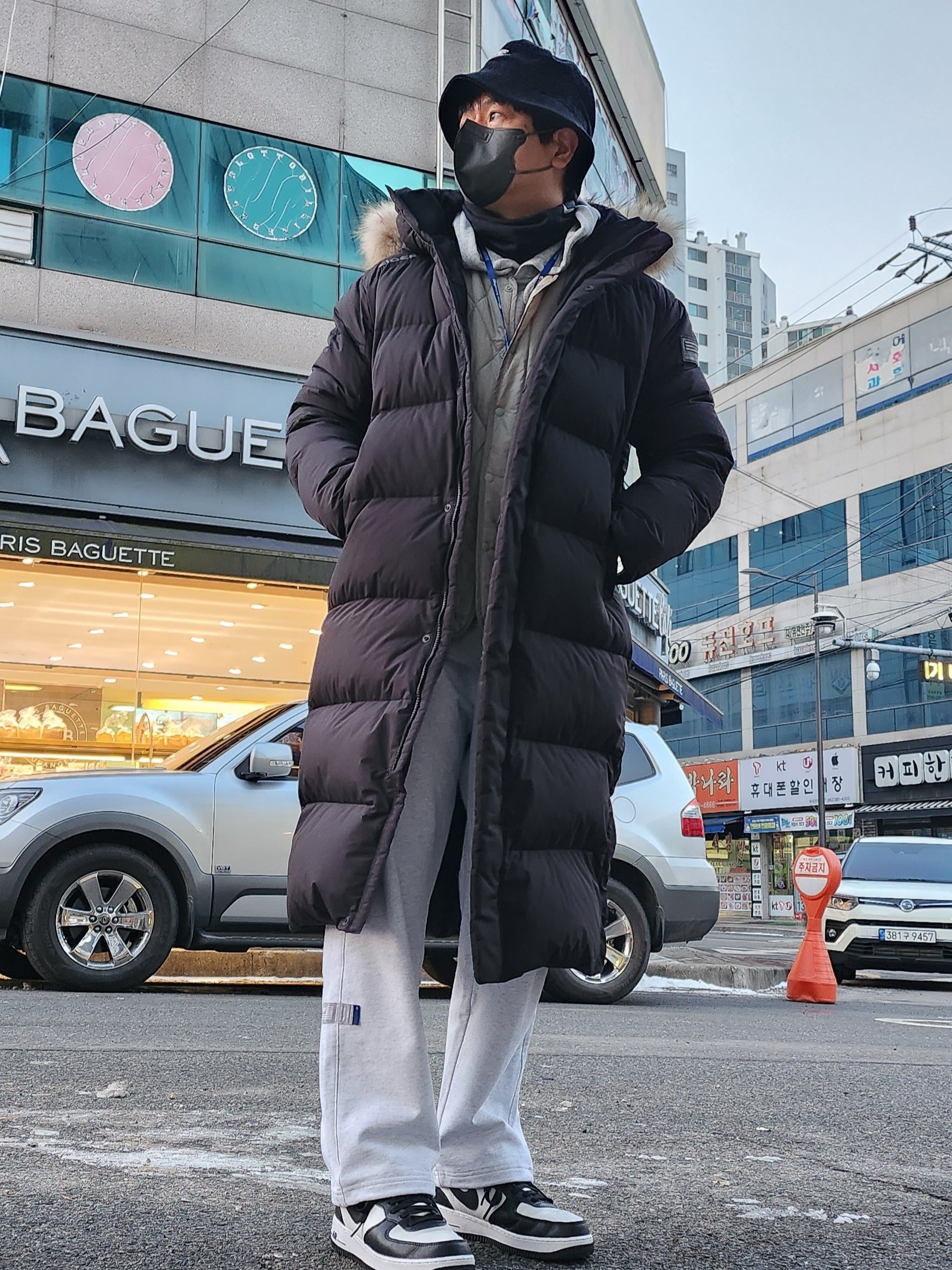 Nike x Stussy Air Force 1 '07 Mid SP Black and Light Bone 착용 스타일 - 1