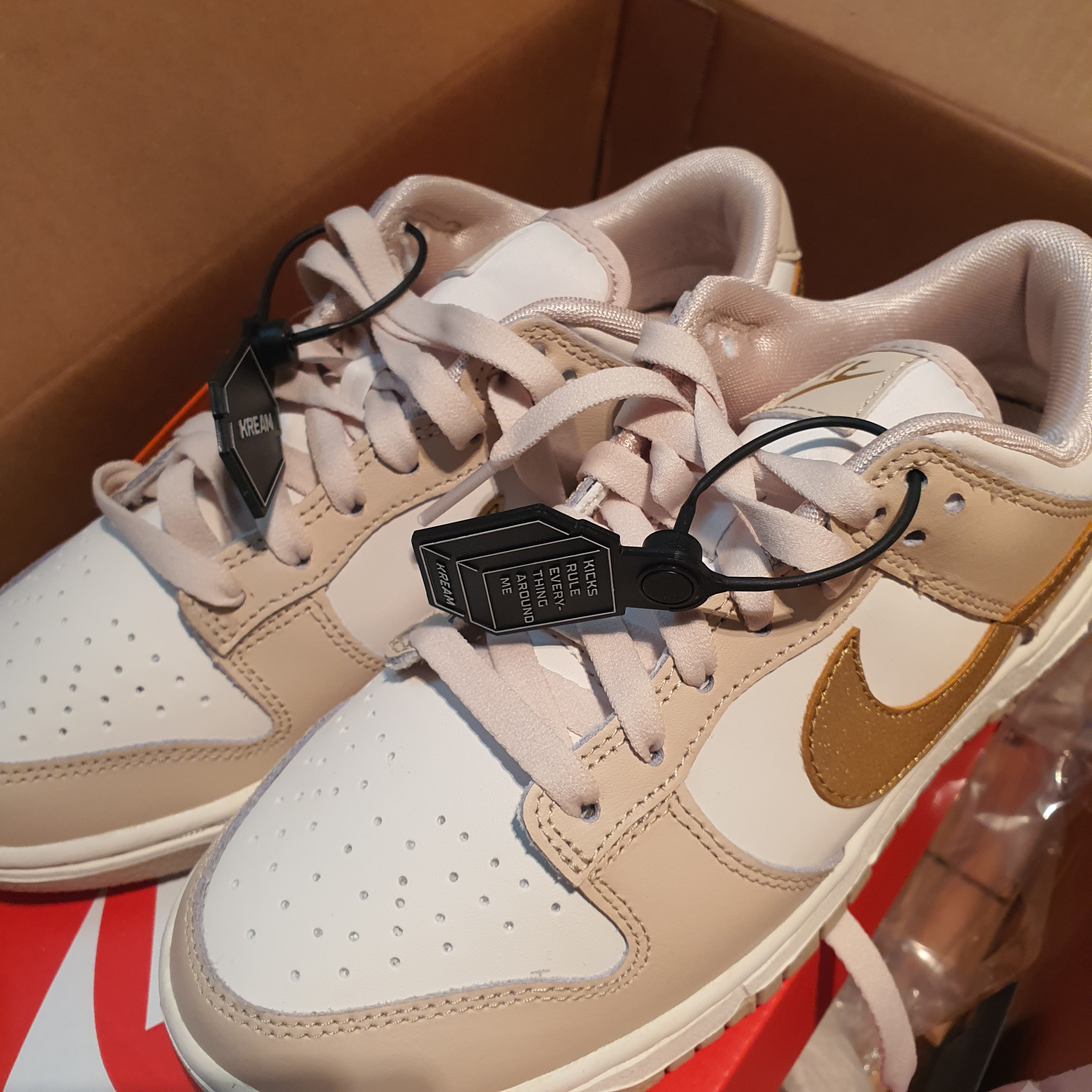 (W) Nike Dunk Low Sanddrift Metallic Gold 착용 스타일