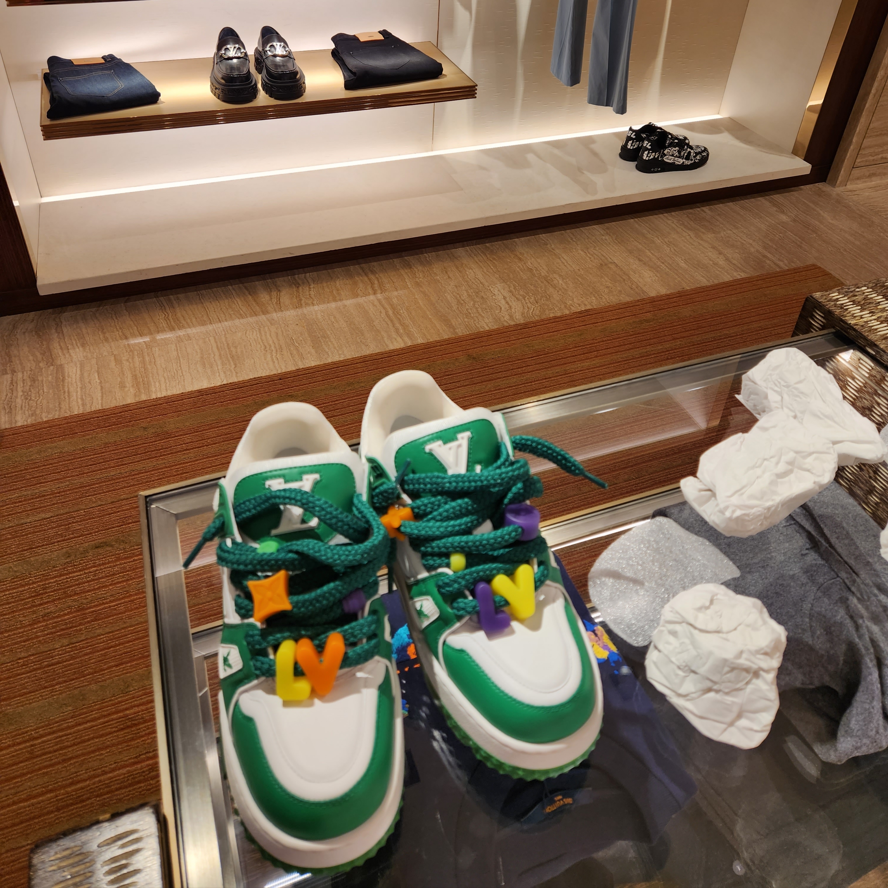 Louis Vuitton LV Trainer Maxi Sneakers Green 착용 스타일 - 1