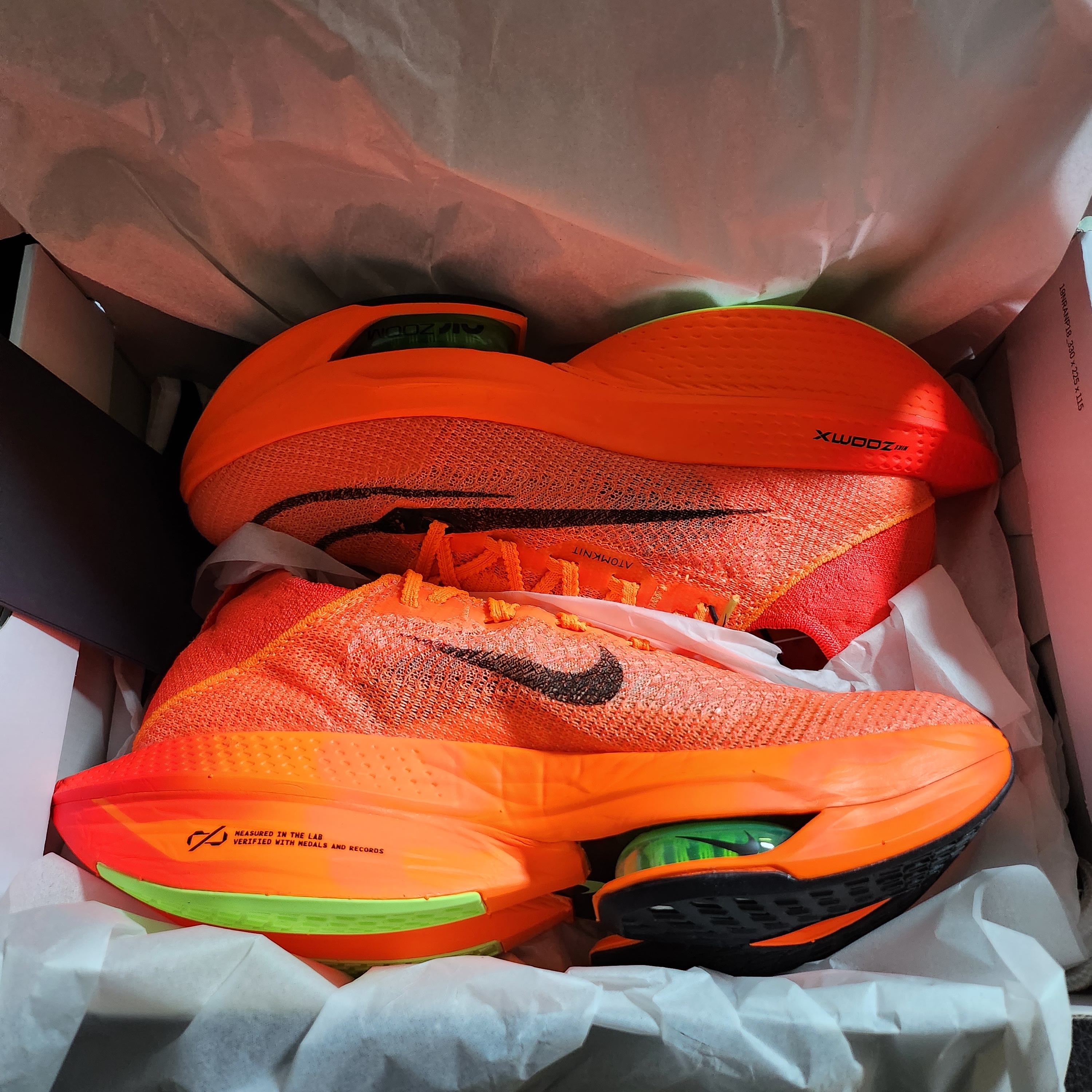 Nike Air Zoom Alphafly Next% 2 Total Orange 착용 스타일 - 2