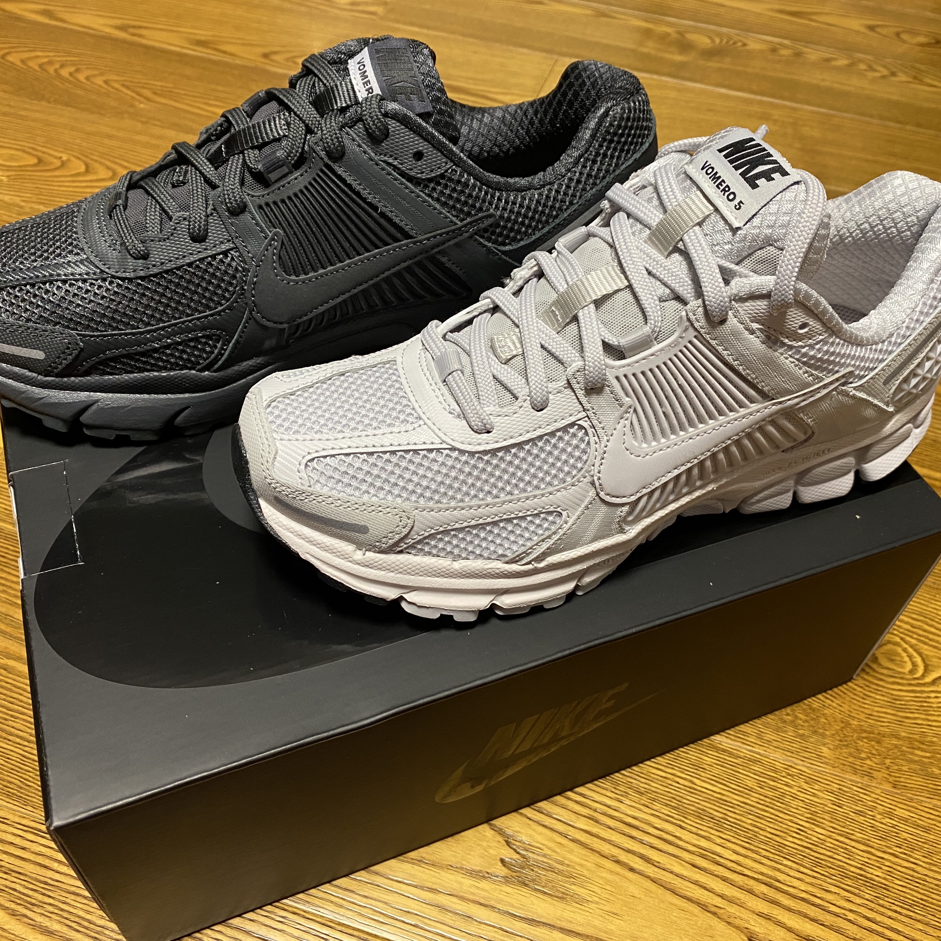 Nike Zoom Vomero 5 SP Vast Grey 2023, Nike Zoom Vomero 5 SP Anthracite 2023 착용 스타일 - 1