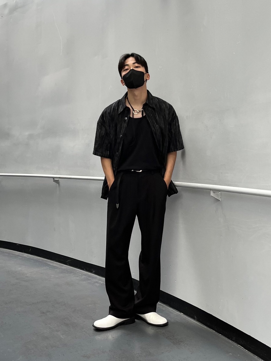 Our Legacy Ladon Leather Keychain Black 착용 스타일