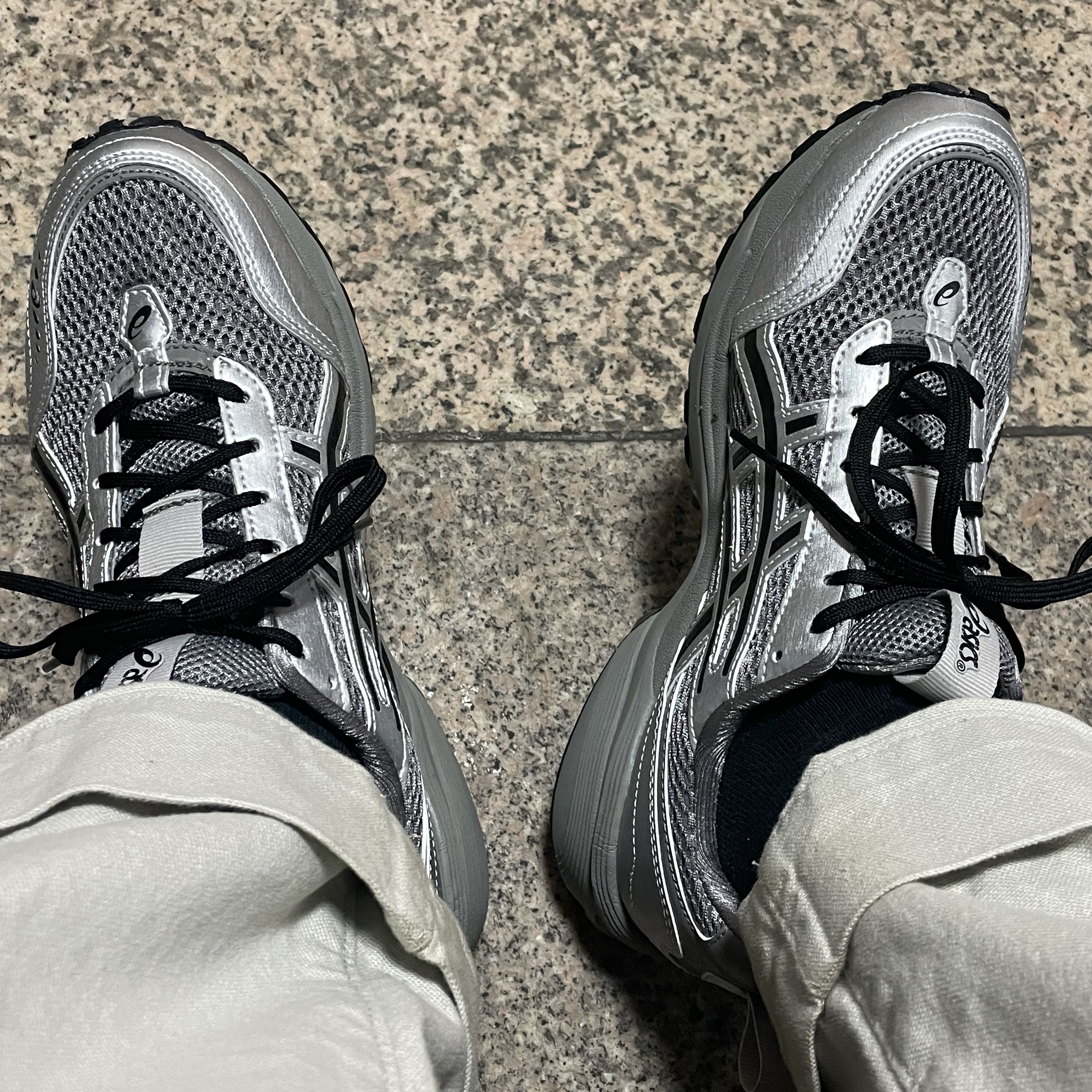 Asics x Freja Wewer Gel-1090 V2 Clay Grey Pure Silver 착용 스타일