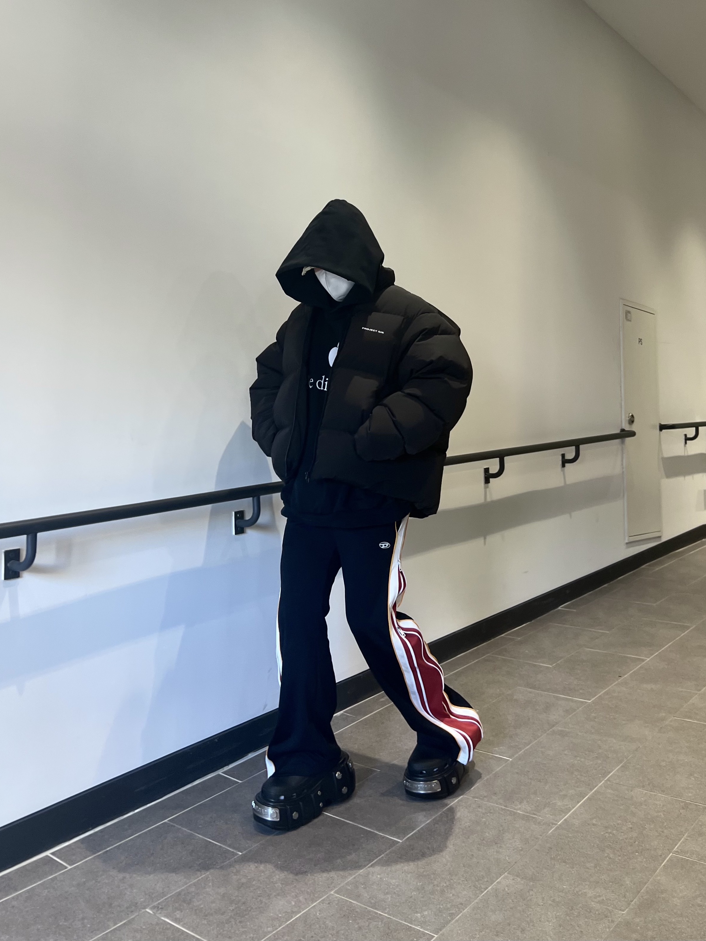 Balenciaga x Crocs Hardcrocs Slide Black, Diesel P-Zampock Sweatpants with Side Zip Black 착용 스타일 - 1
