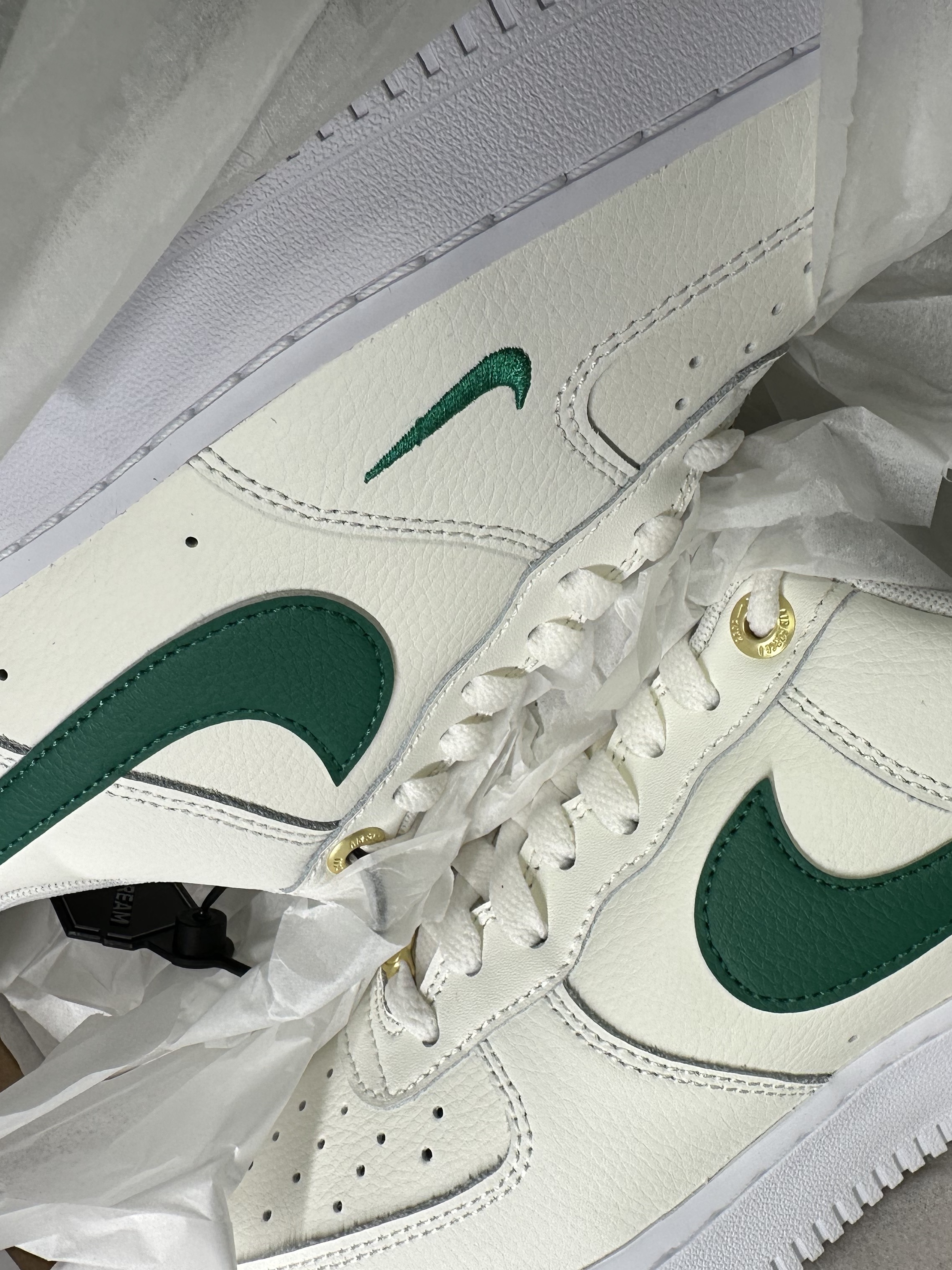 Nike Air Force 1 '07 LV8 40th Anniversary Join Forces Sail Malachite 착용 스타일 - 2