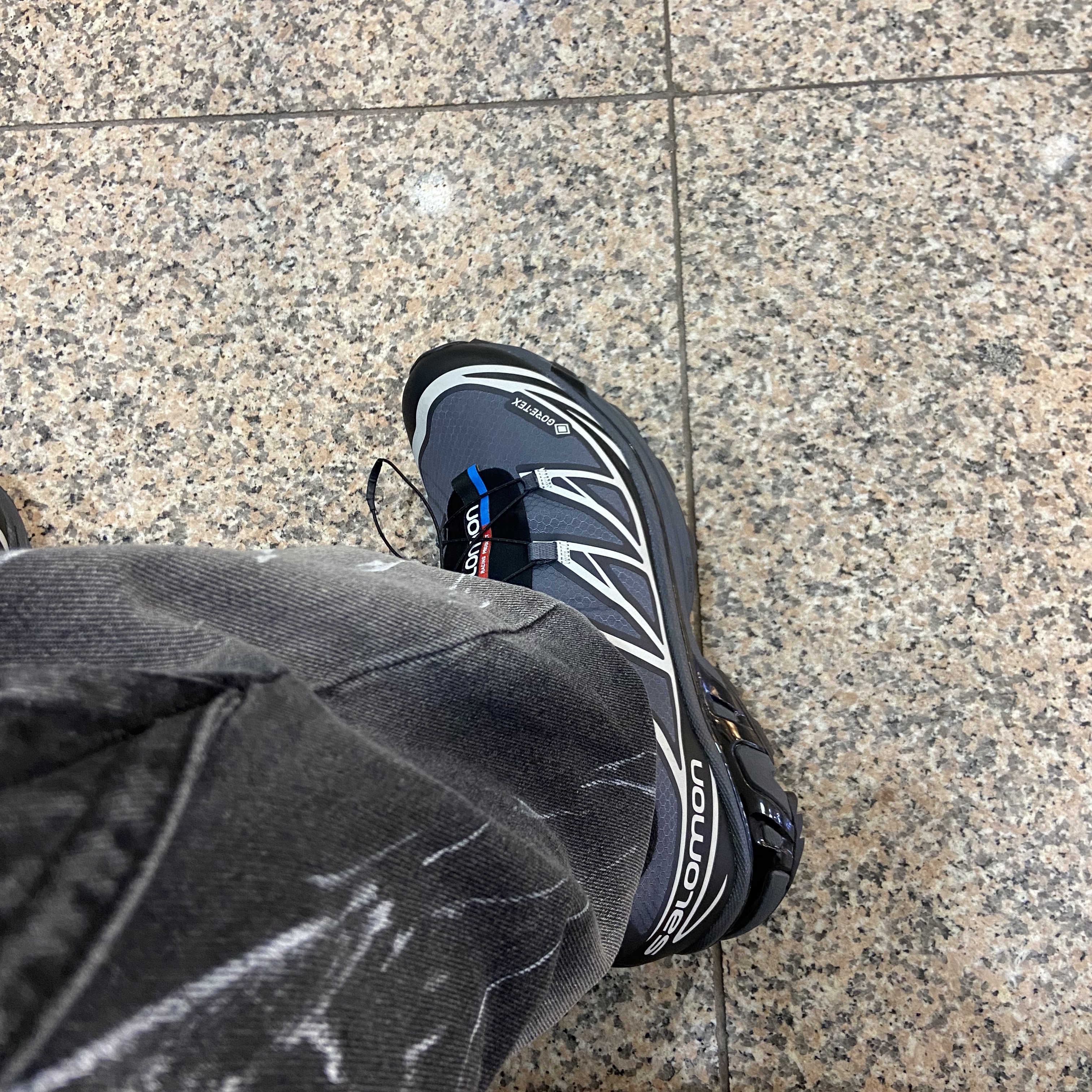Salomon XT-6 Gore-Tex Black Ebony 착용 스타일 - 2