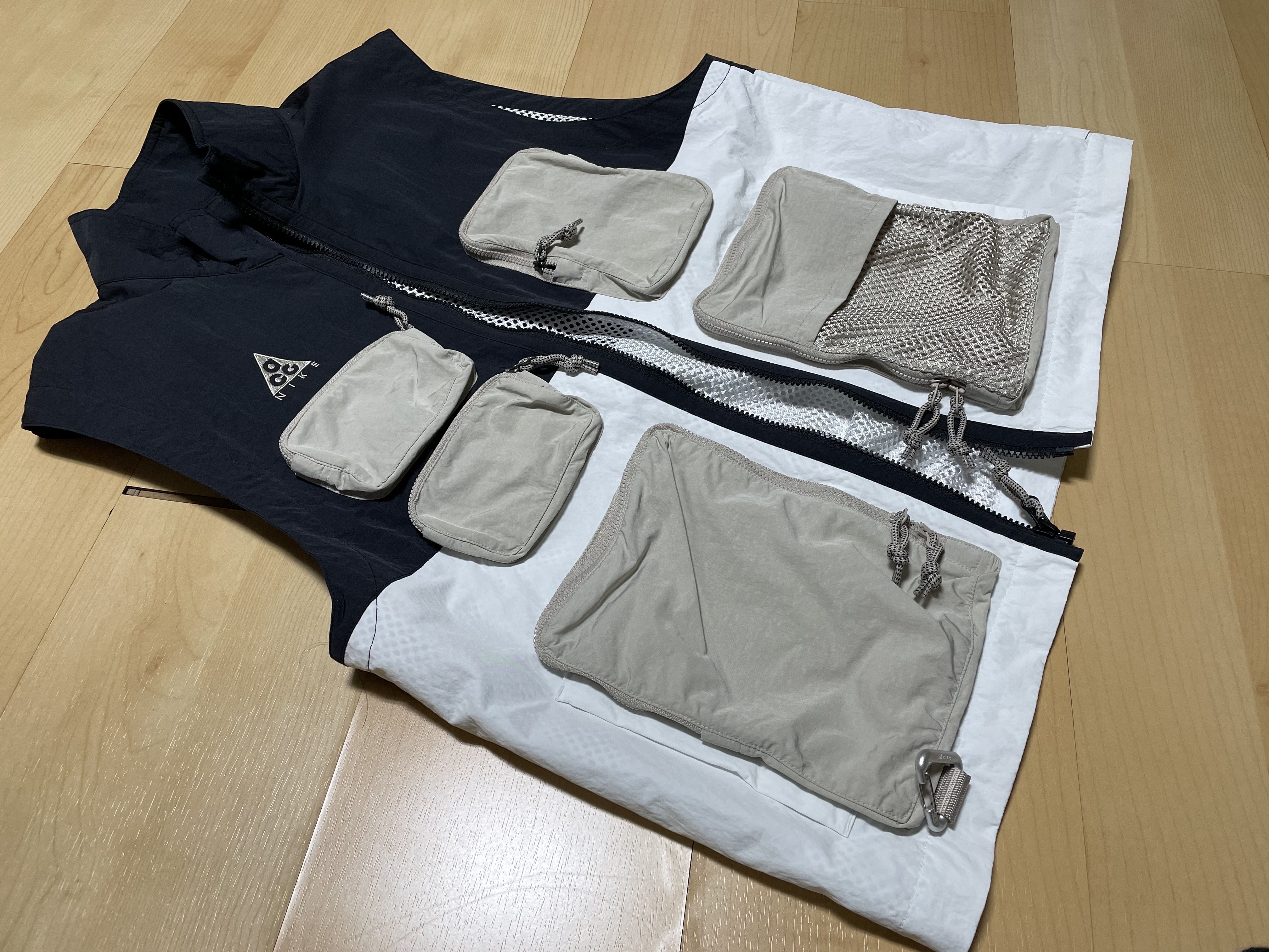 Nike ACG Utility Vest Black Summit White - US/EU 착용 스타일