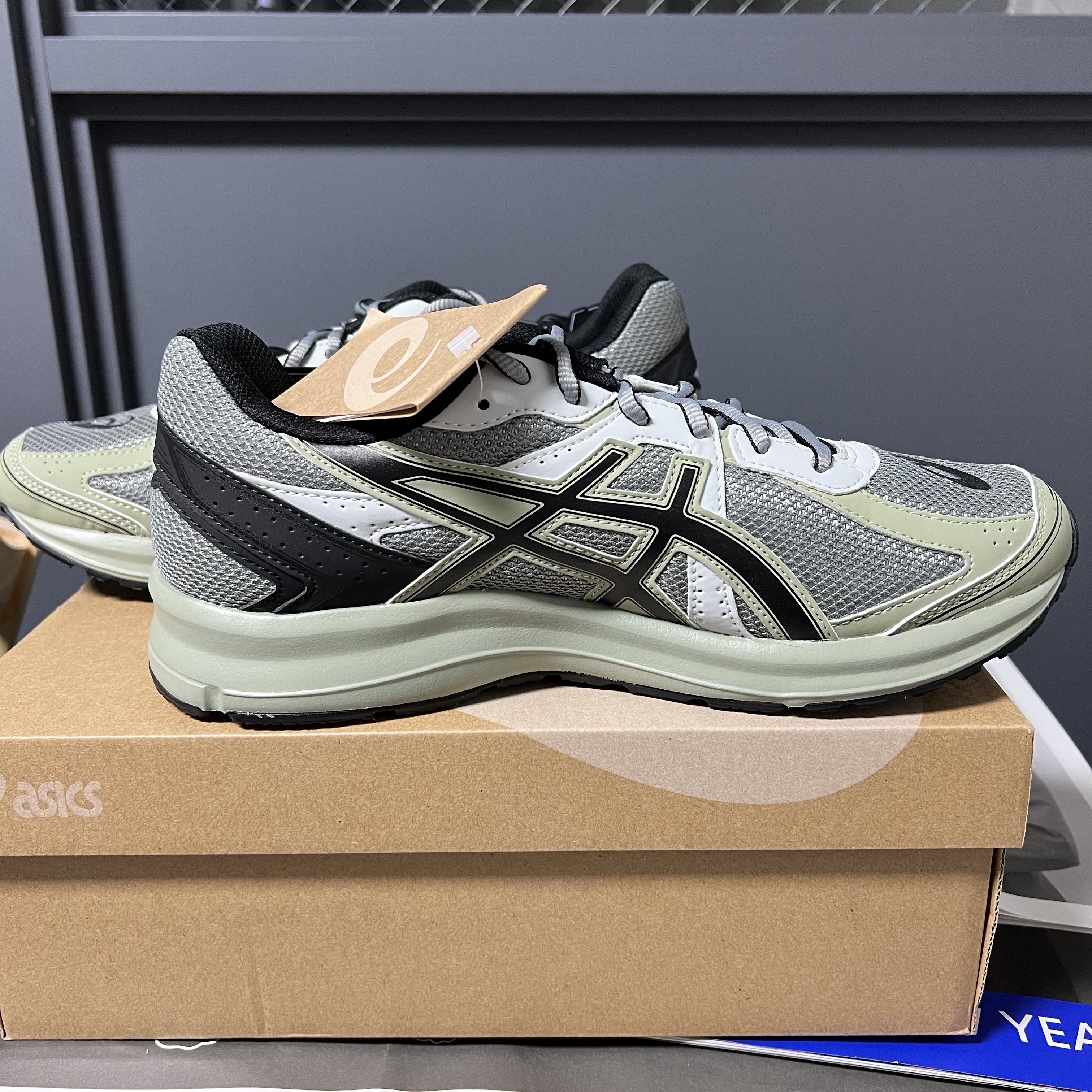 Asics Jog 100 S Sheet Rock - 2E Wide 착용 스타일