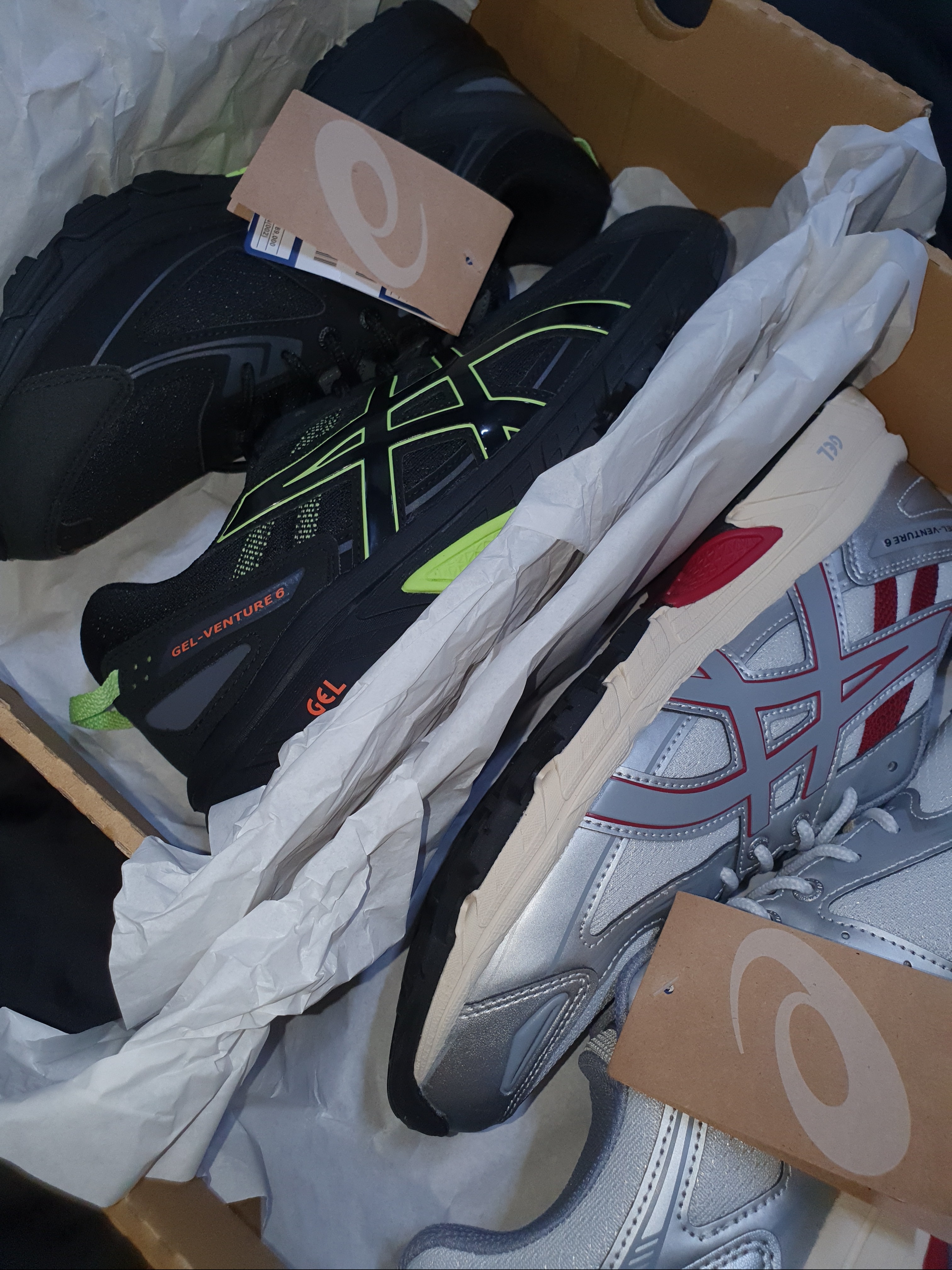Asics Gel-Venture 6 Black Lime Green 착용 스타일 - 1