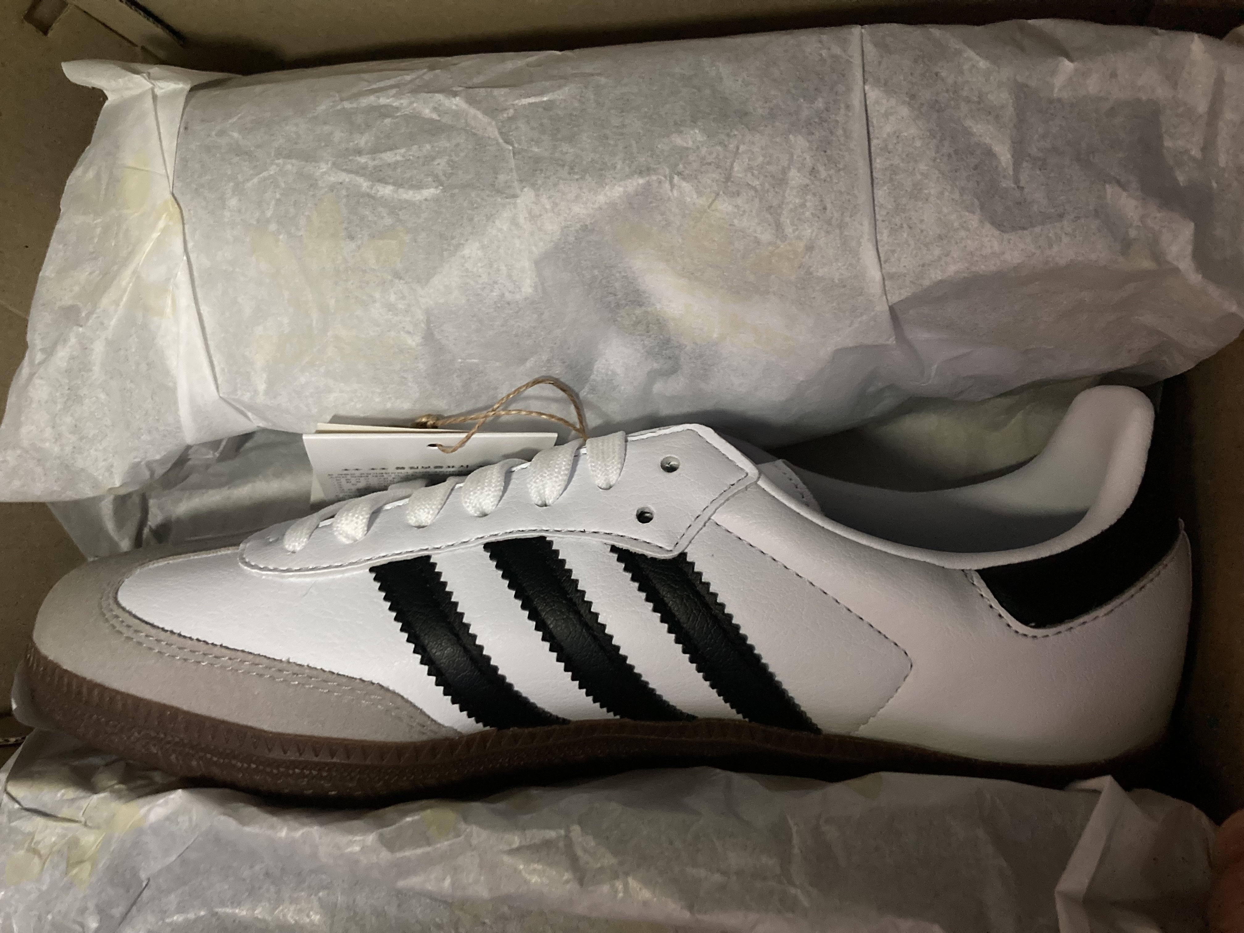 Adidas Samba Vegan White Black 착용 스타일 - 2