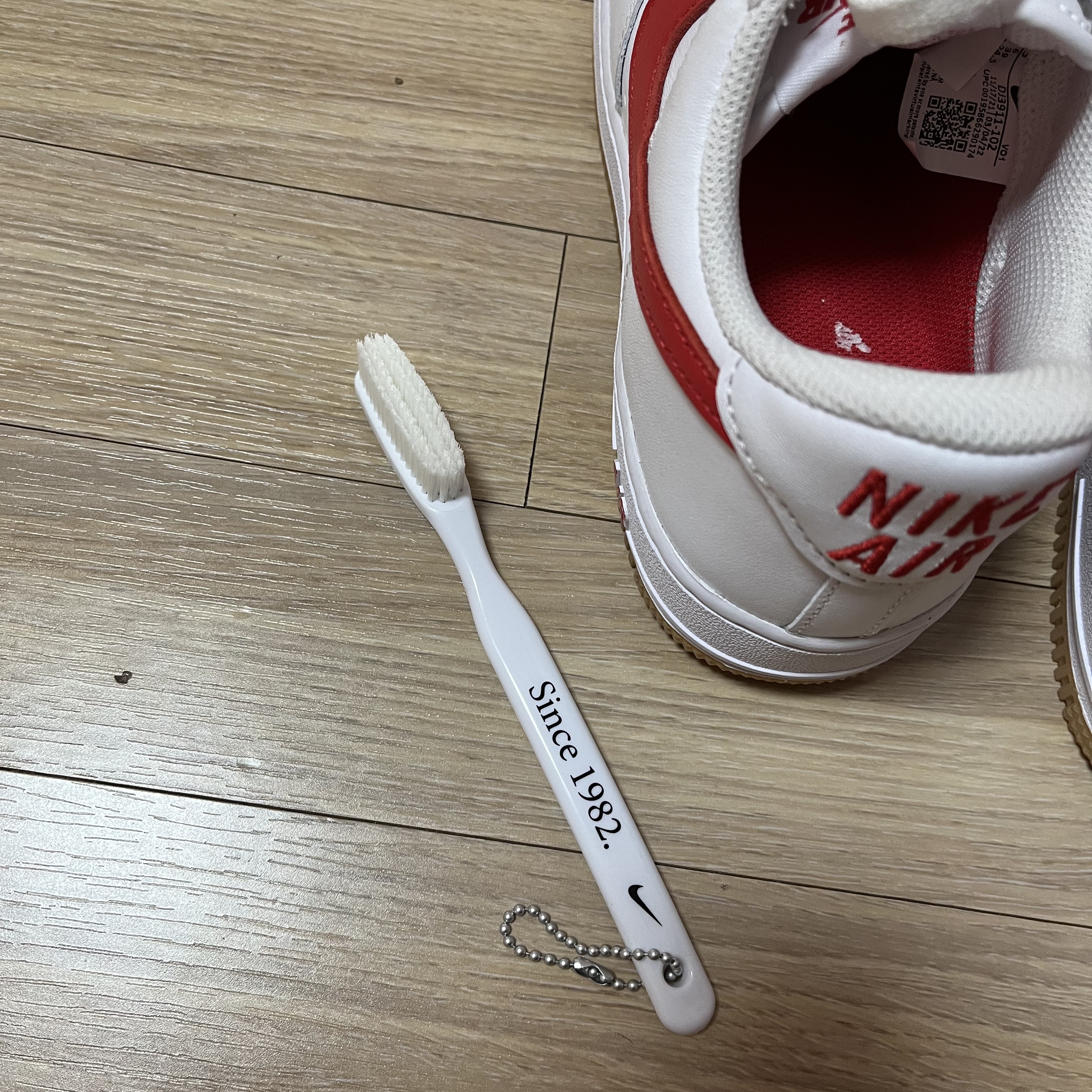 Nike Air Force 1 Low Retro Color of the Month University Red 착용 스타일 - 3