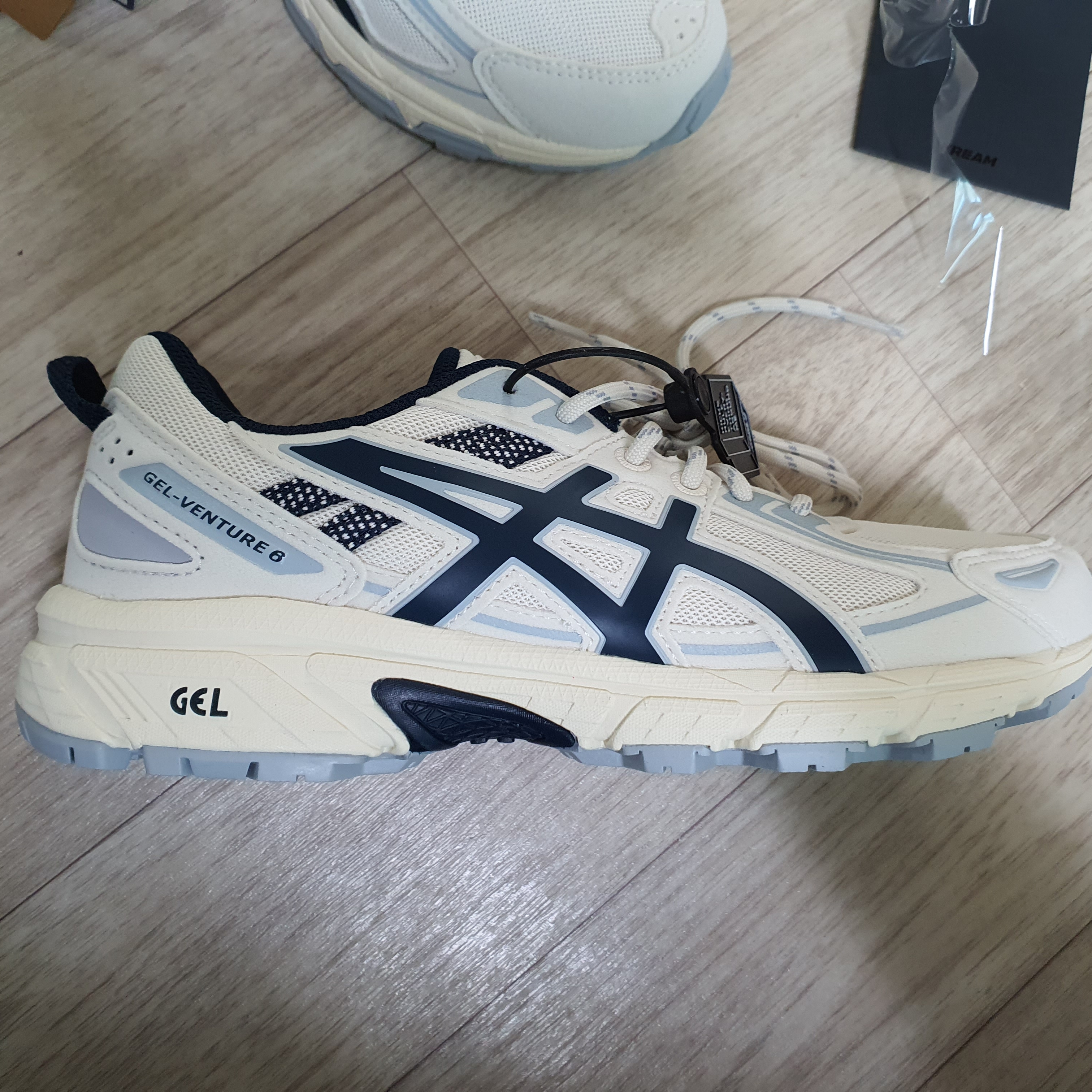 Asics Gel-Venture 6 SPS Birch French Blue 착용 스타일 - 1