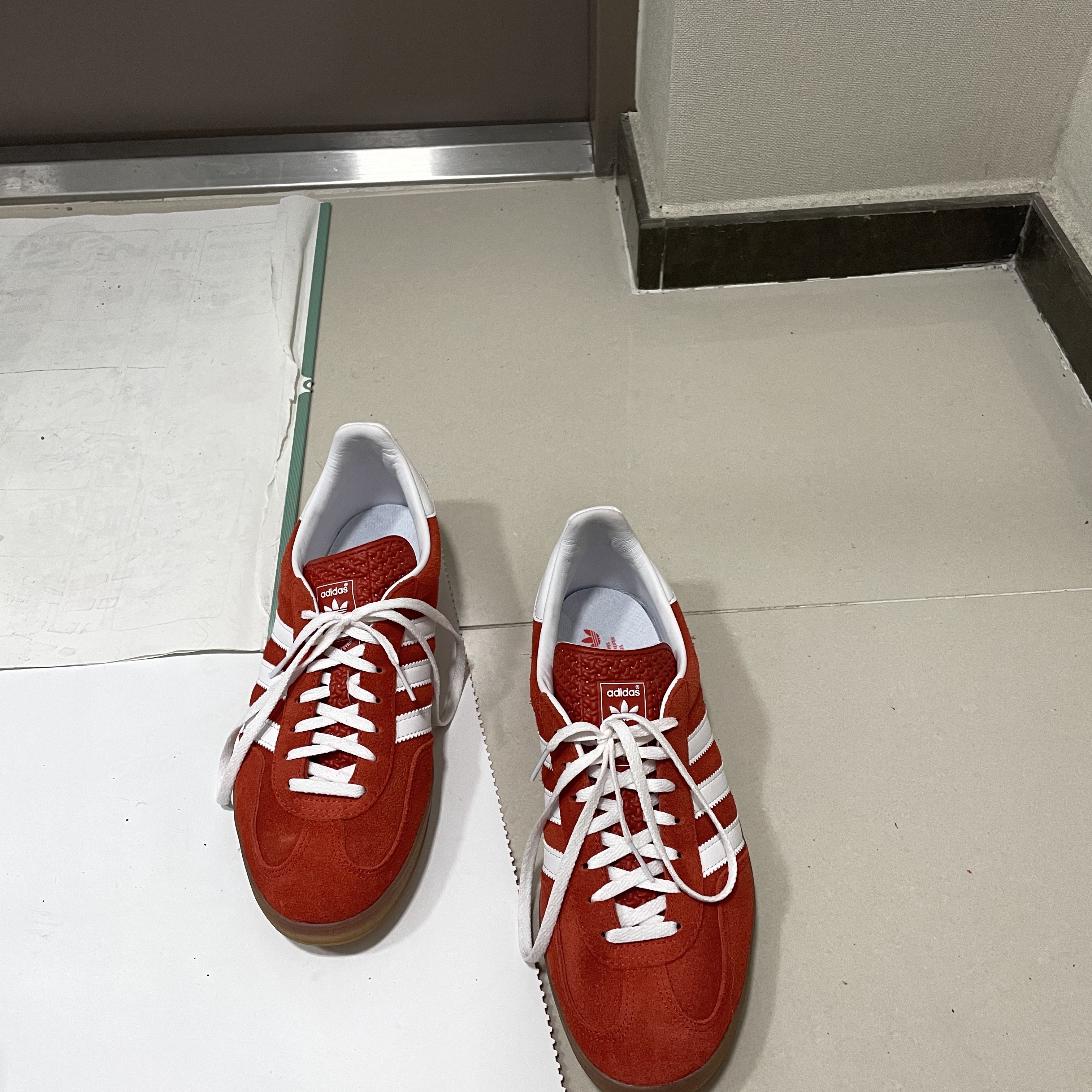 (W) Adidas Gazelle Indoor Bold Orange Cloud White 착용 스타일 - 4