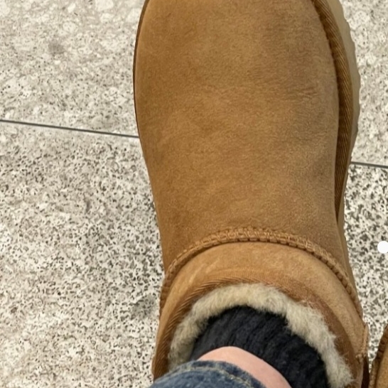 (W) UGG Classic Ultra Mini Boots Chestnut 착용 스타일