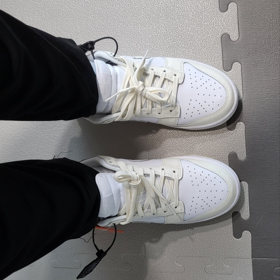 (W) Nike Dunk Low White and Sail 착용 스타일 - 2