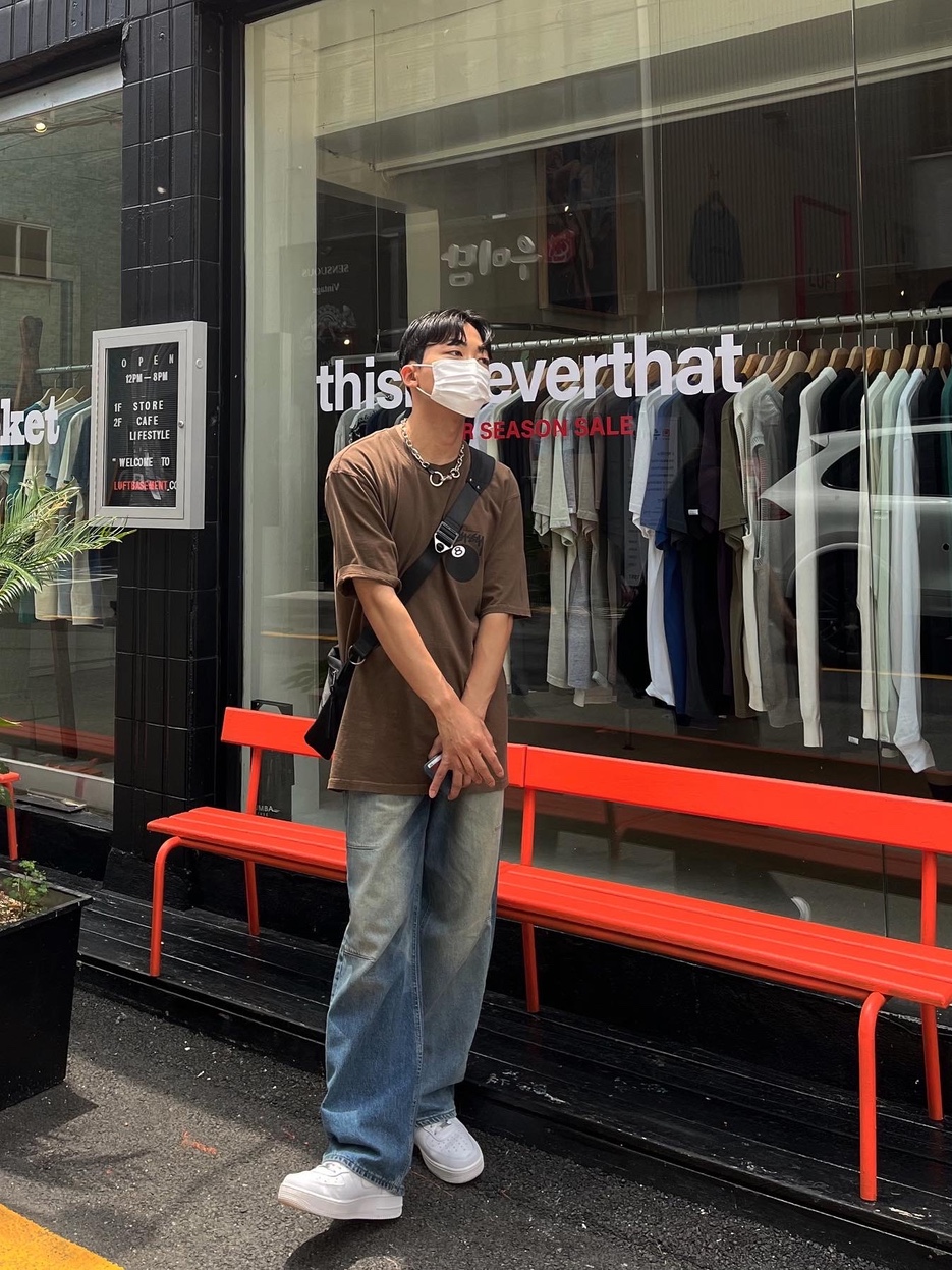 Our Legacy Ladon Brass Keychain Matte Nickel, Stussy 8 Ball Pigment Dyed T-Shirt Coffee - 22SS 착용 스타일