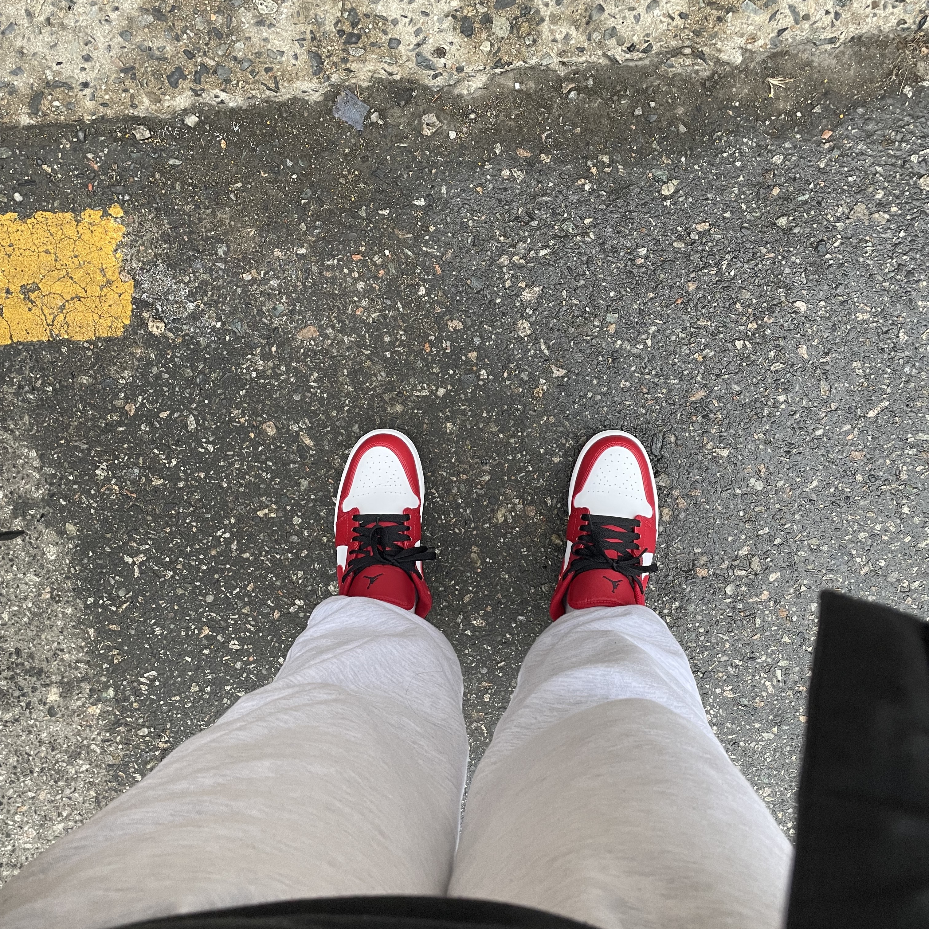 Jordan 1 Low White Gym Red Black 착용 스타일