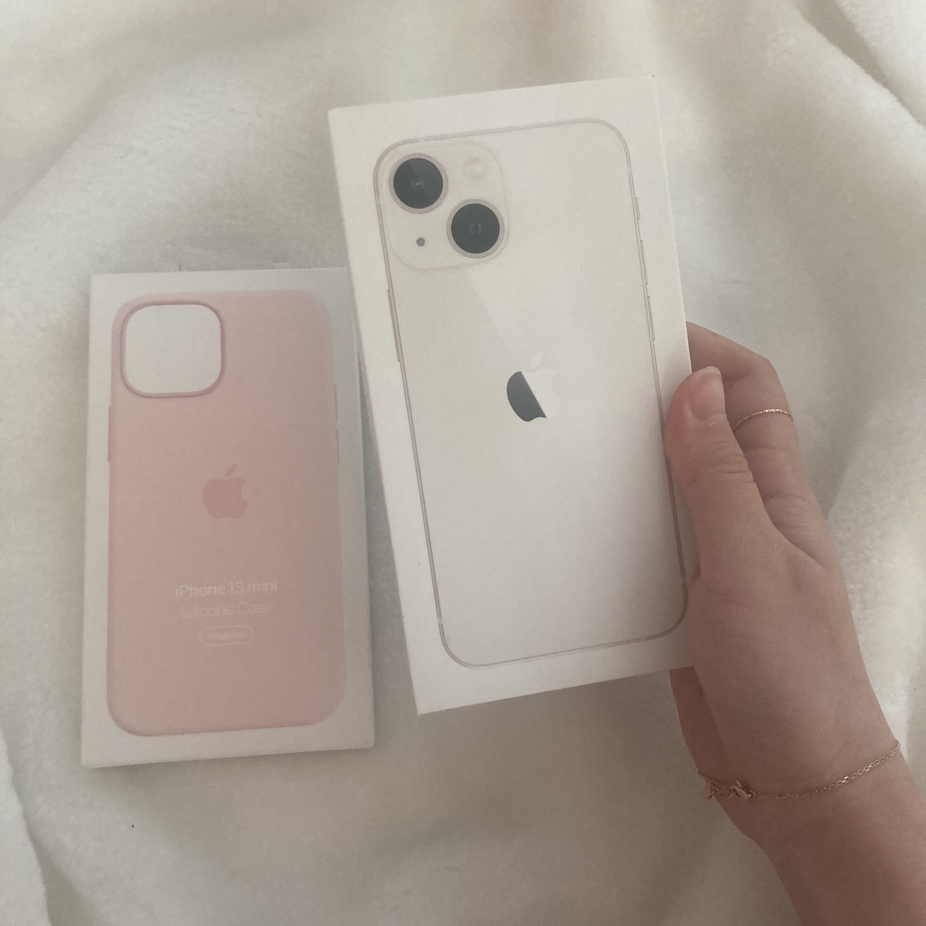 Apple iPhone 13 Mini 128GB Starlight (Korean Ver.) 착용 스타일