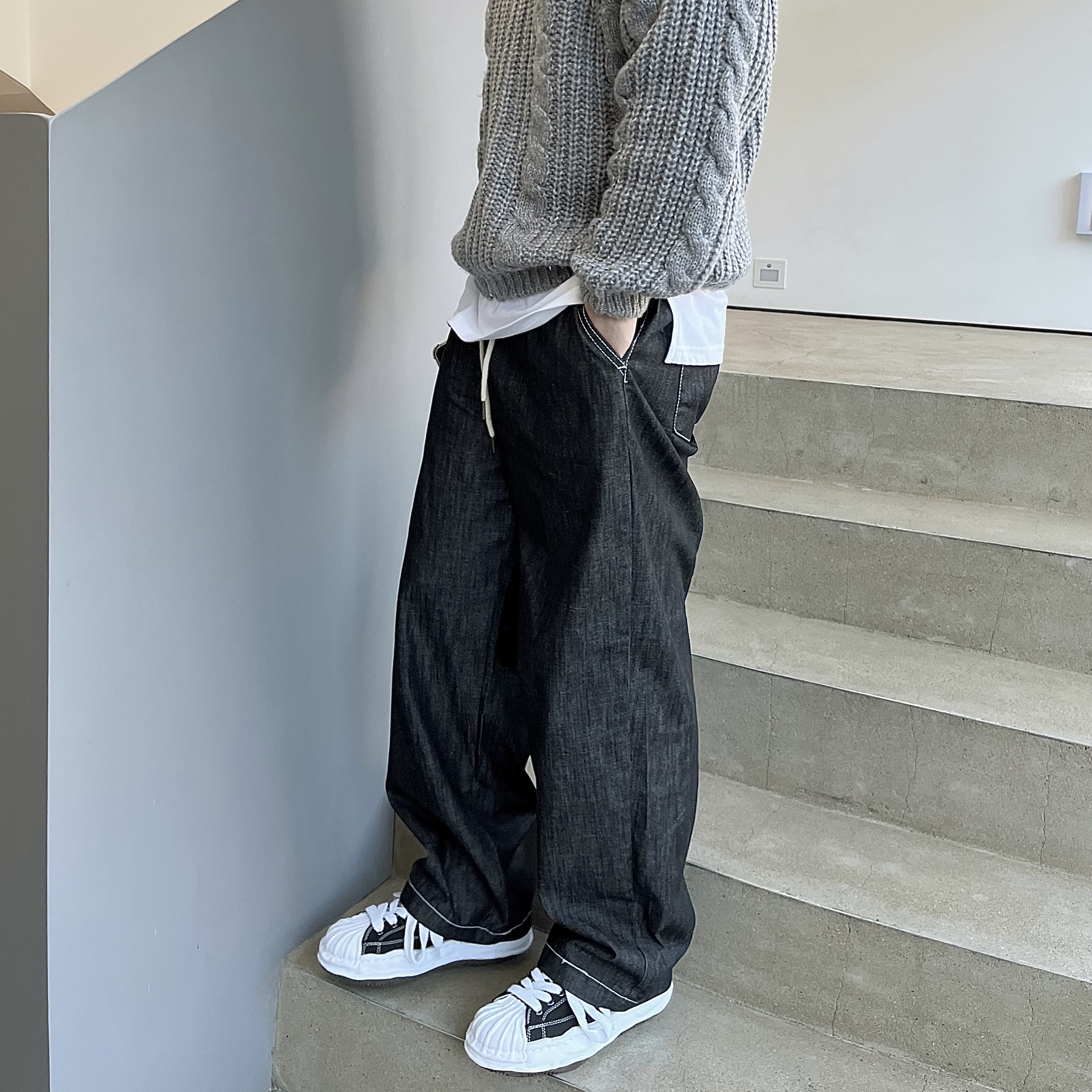 Maison Mihara Yasuhiro Blakey OG Sole Canvas Low-top Sneakers Black White 착용 스타일 - 1