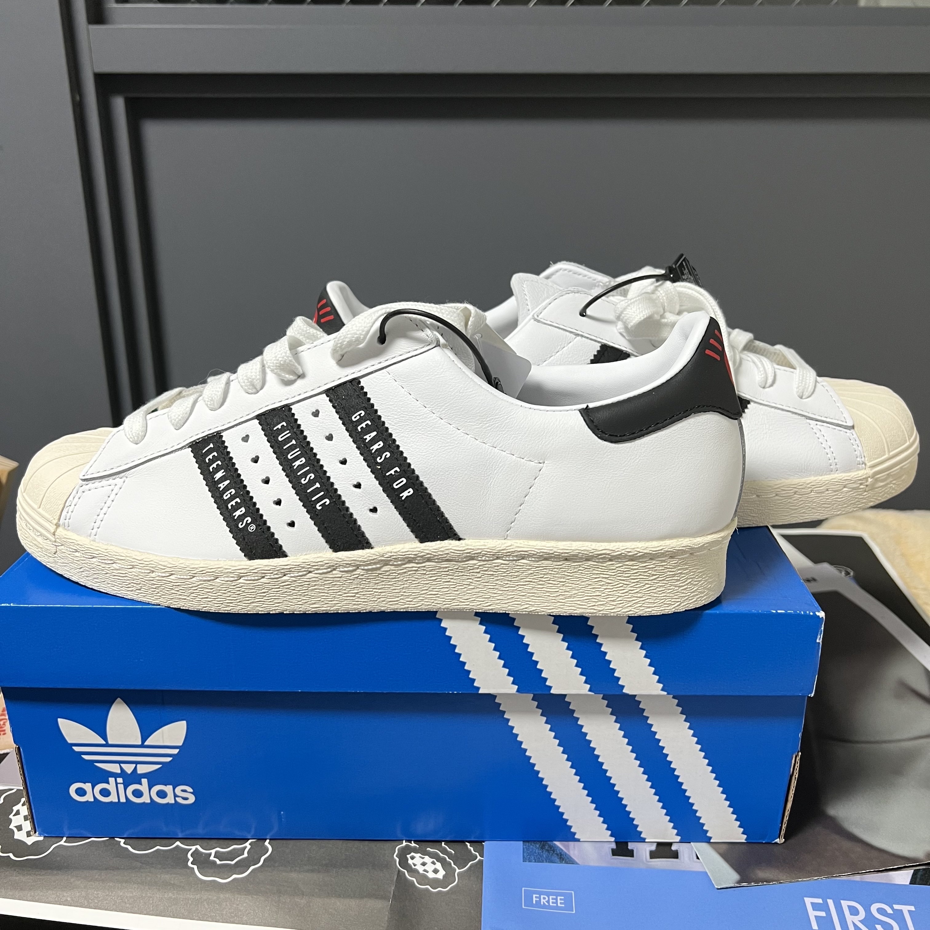 Adidas x Human Made Superstar White Black 착용 스타일
