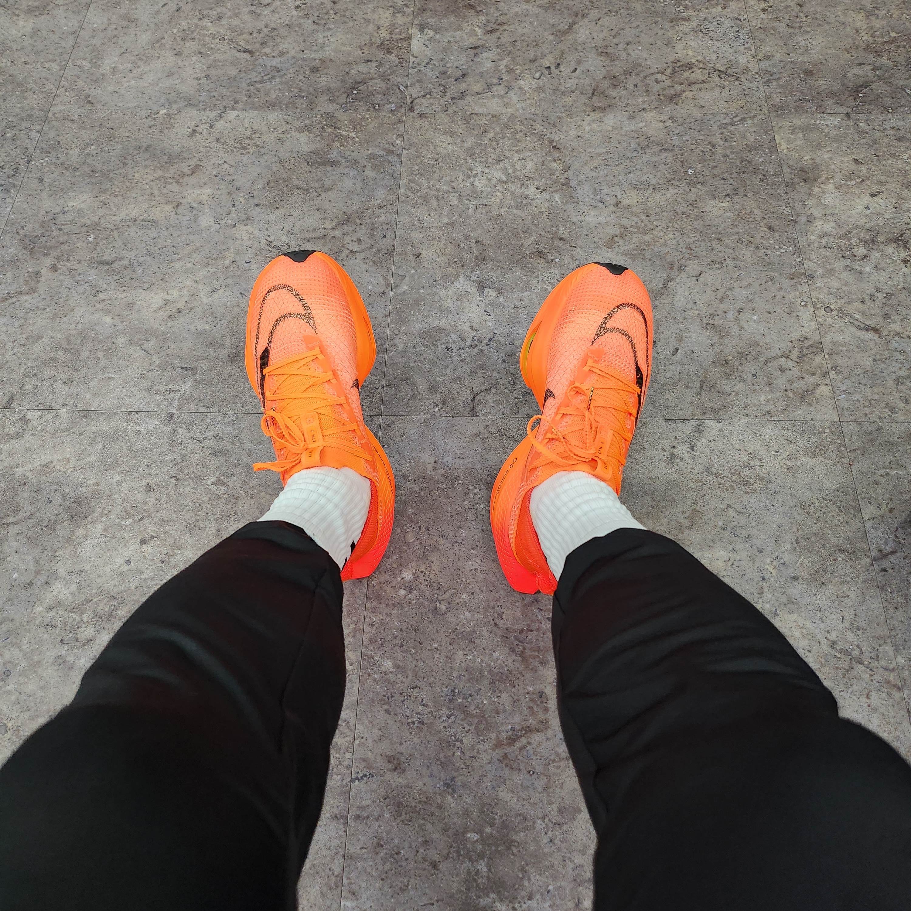 Nike Air Zoom Alphafly Next% 2 Total Orange 착용 스타일 - 1