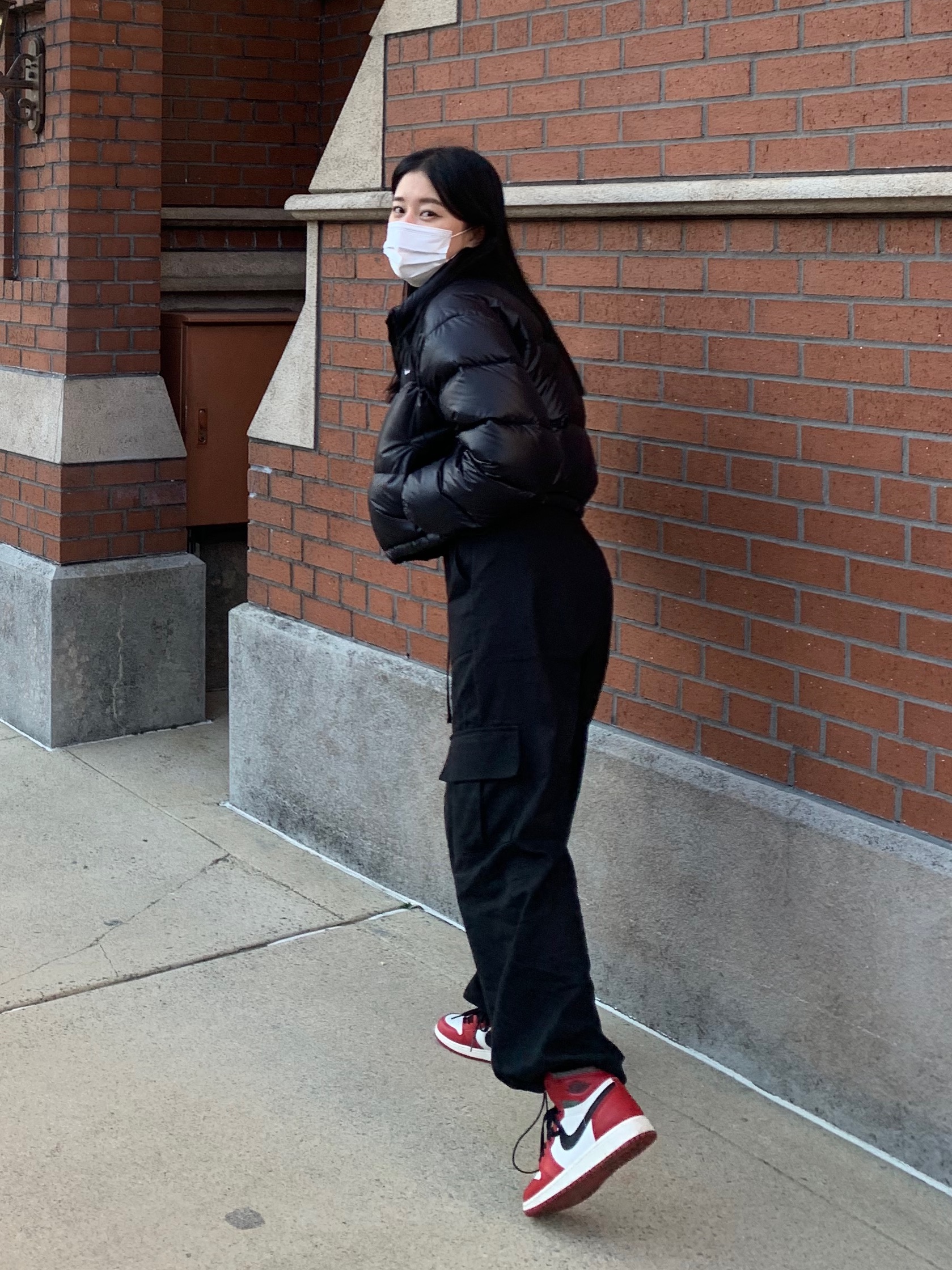 (W) The North Face Nuptse Short Jacket Black, (GS) Jordan 1 Retro High OG Chicago 2022 착용 스타일