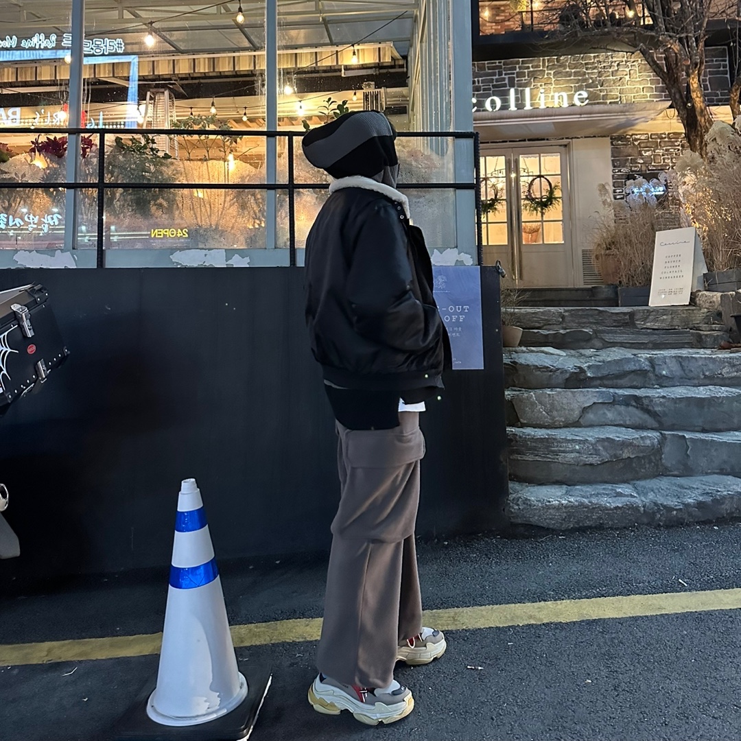 Balenciaga Triple S Grey Red Blue 2018 Reissue 착용 스타일 - 3
