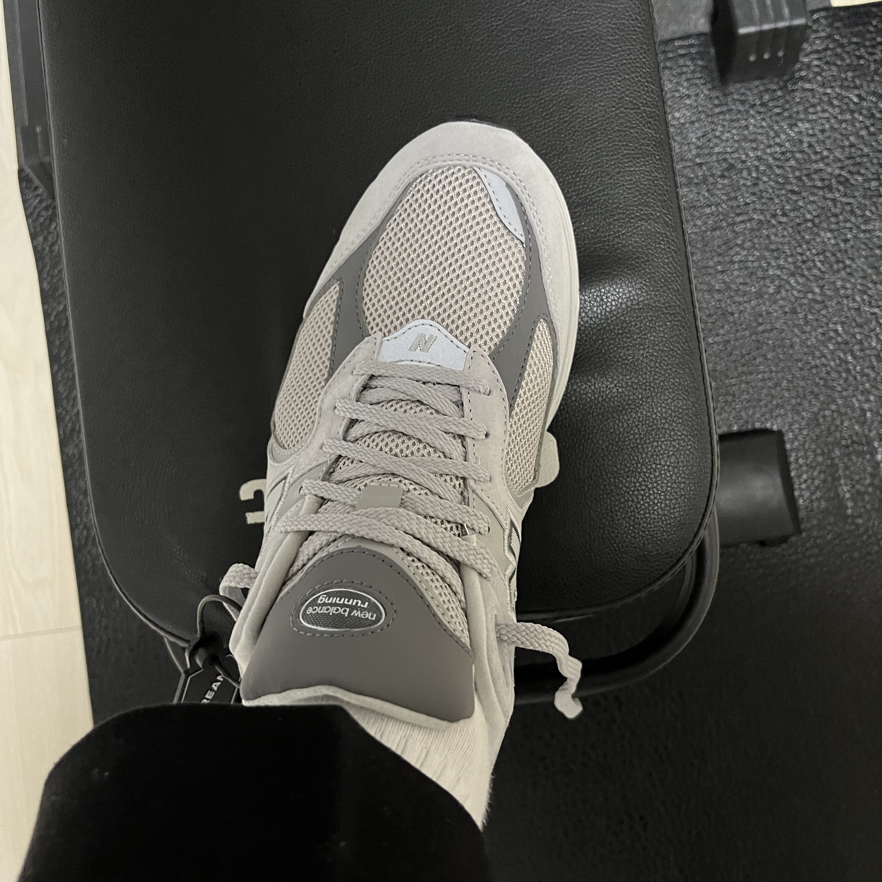 New Balance 2002R T2 Gray 착용 스타일 - 3