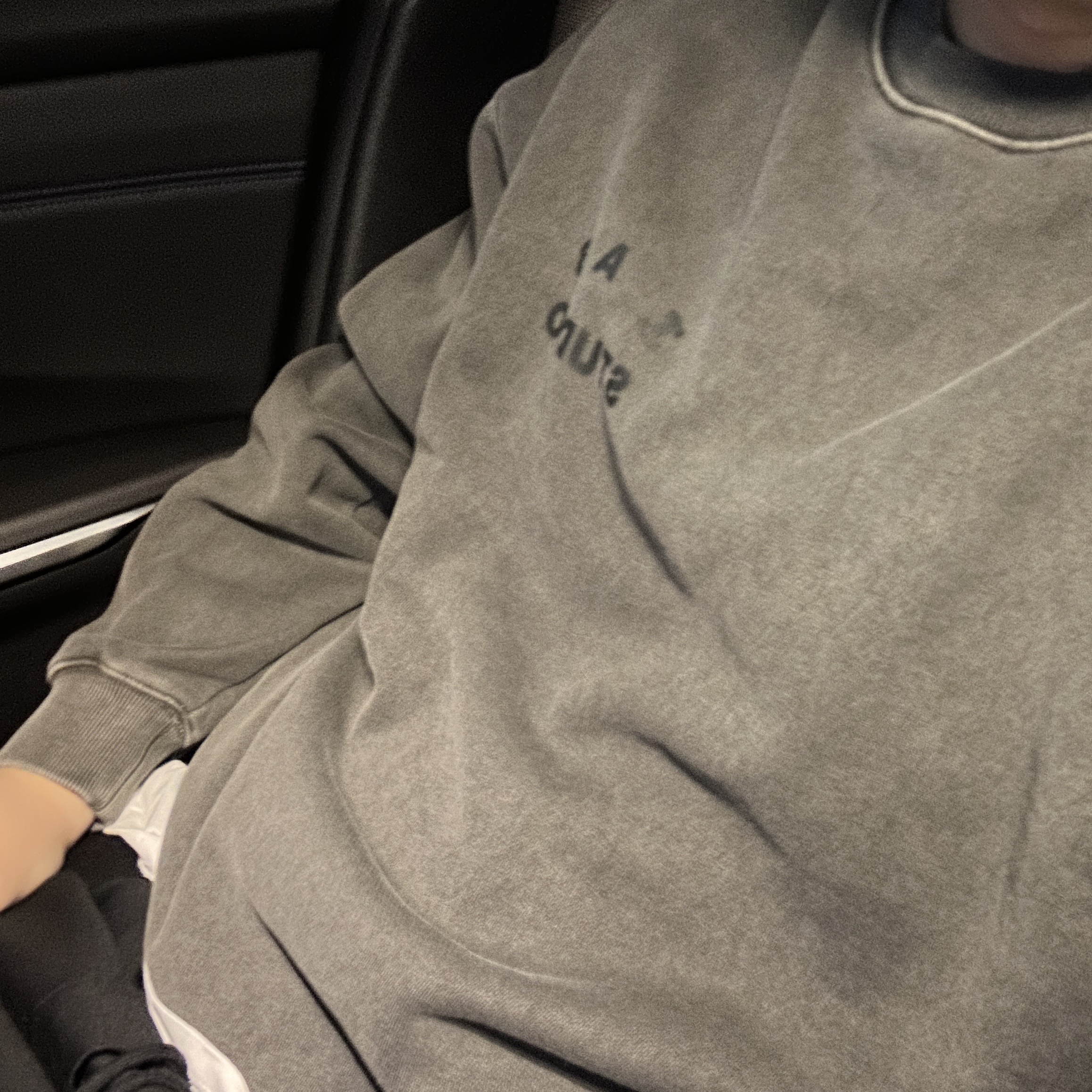 IAB Studio Pigment Sweatshirt Black 착용 스타일