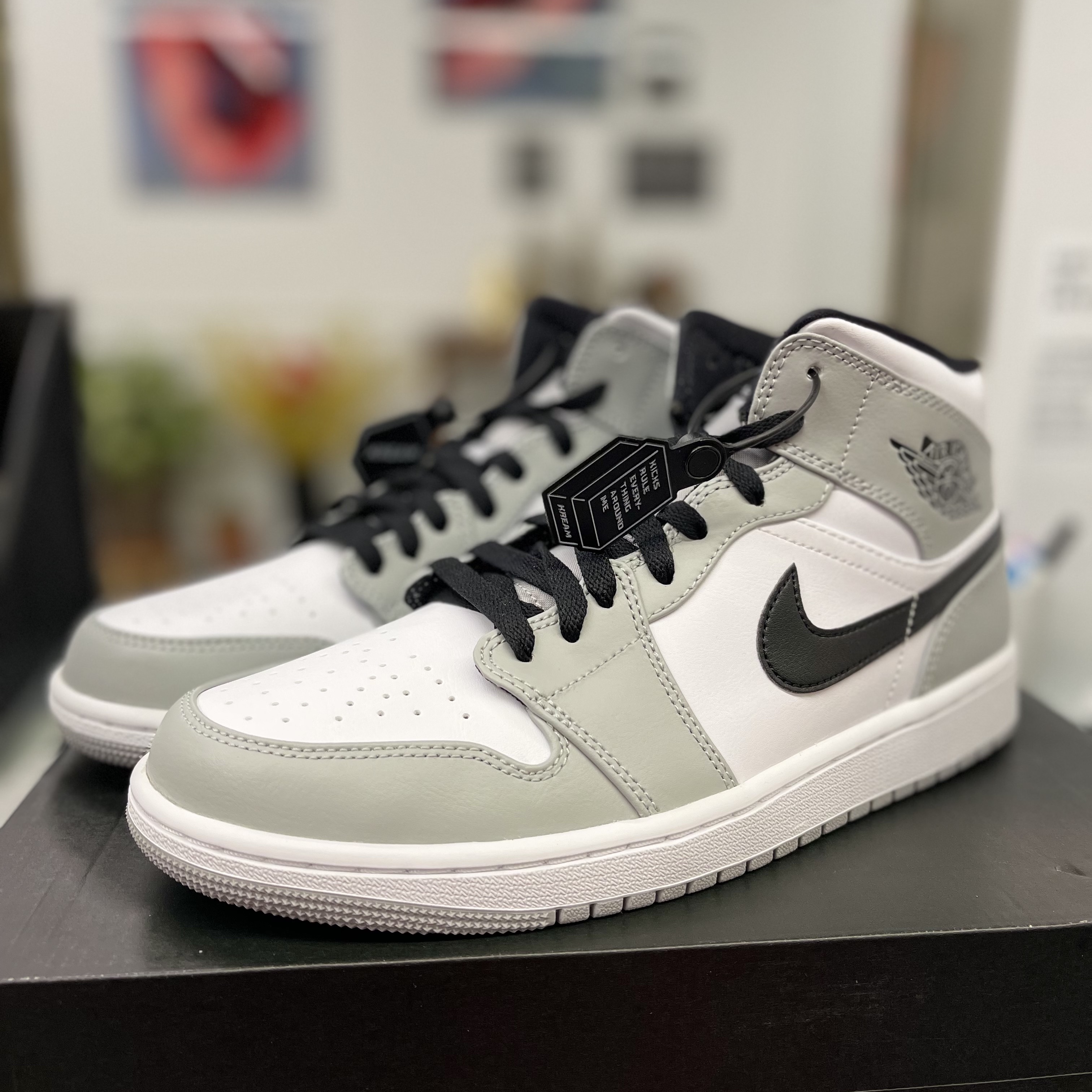 Jordan 1 Mid Light Smoke Grey 착용 스타일