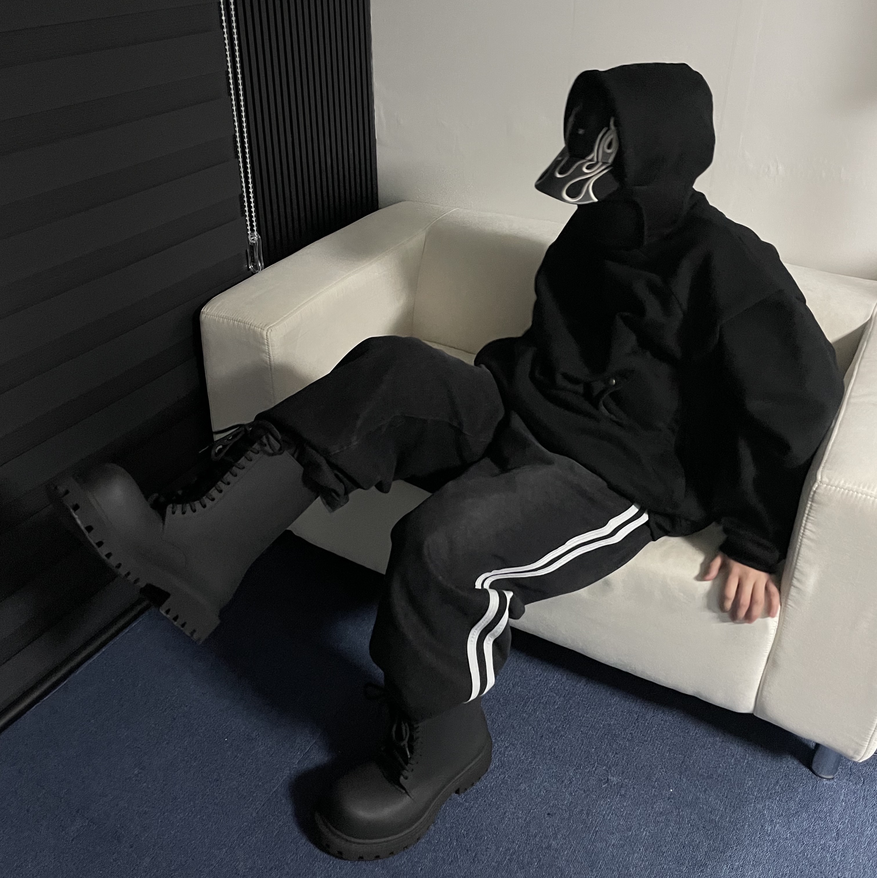 Balenciaga XL Army Boots Full Eva Black, Yeezy Gap Engineered By Balenciaga Flame Cap Black 착용 스타일 - 1