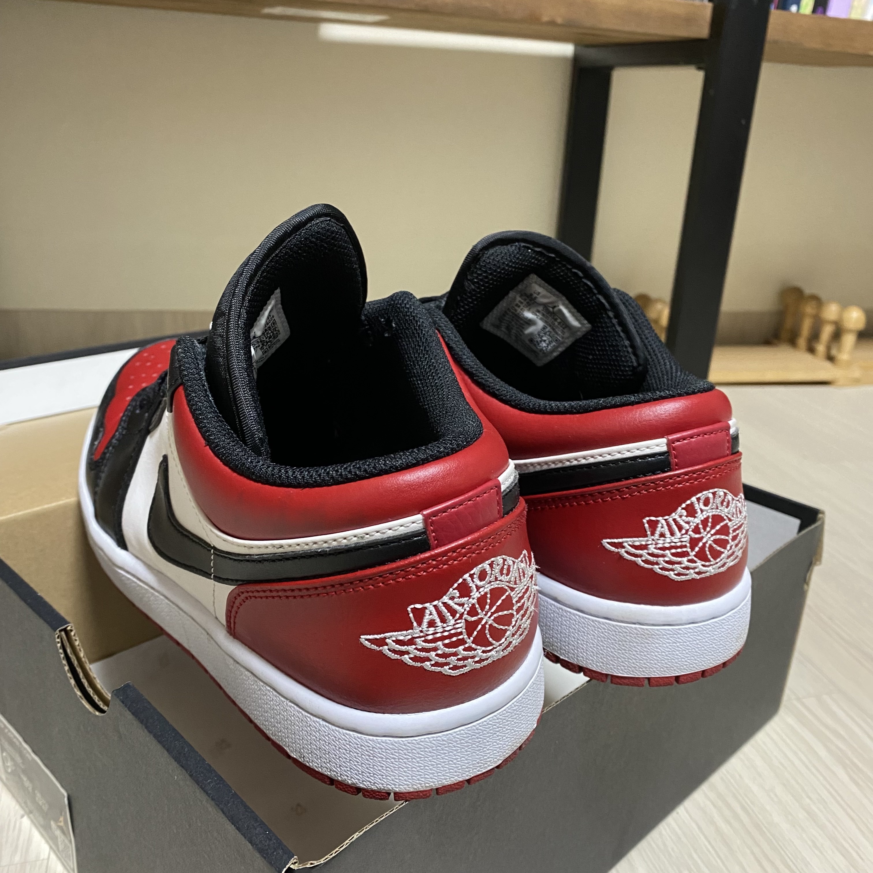 Jordan 1 Low Bred Toe 착용 스타일 - 2