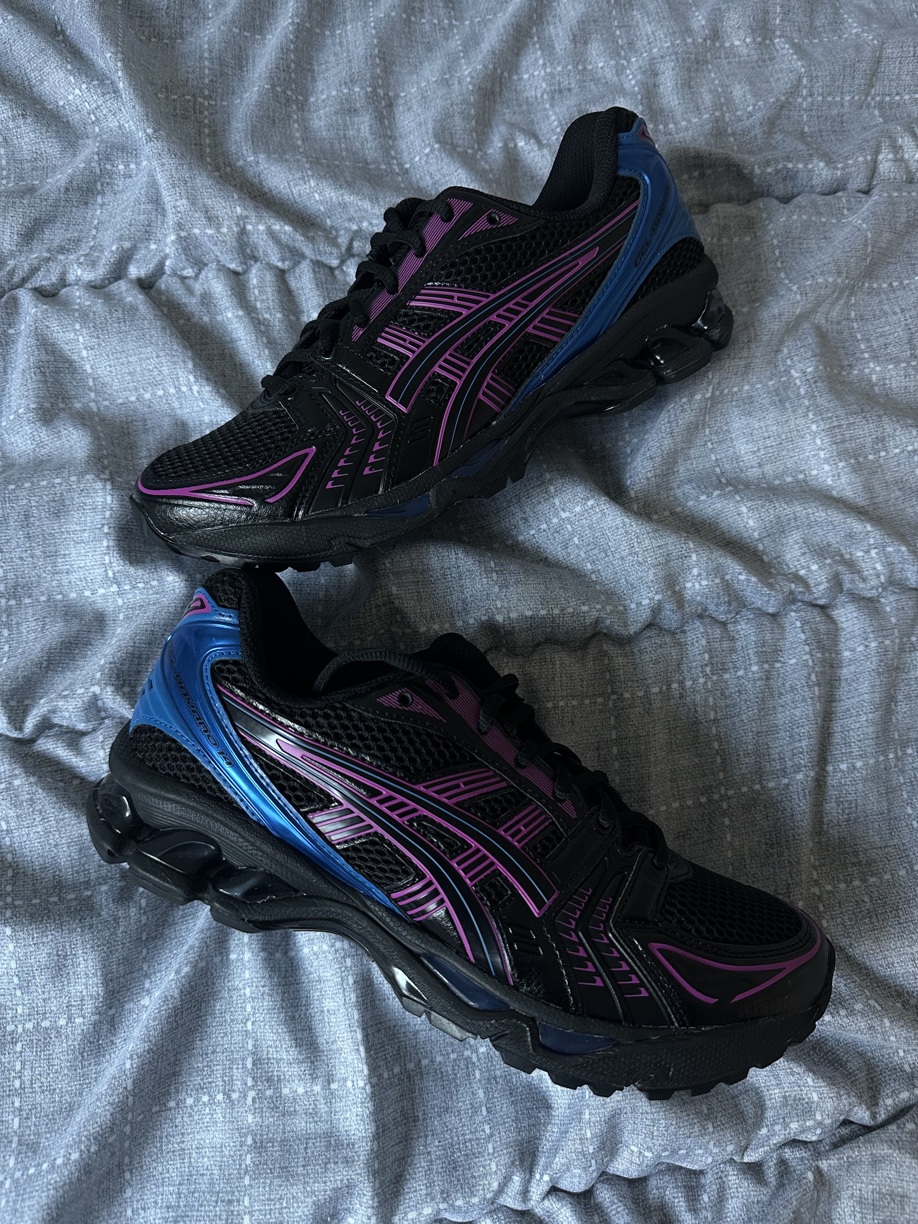 Asics Gel-Kayano 14 Black Lake Drive 착용 스타일 - 1