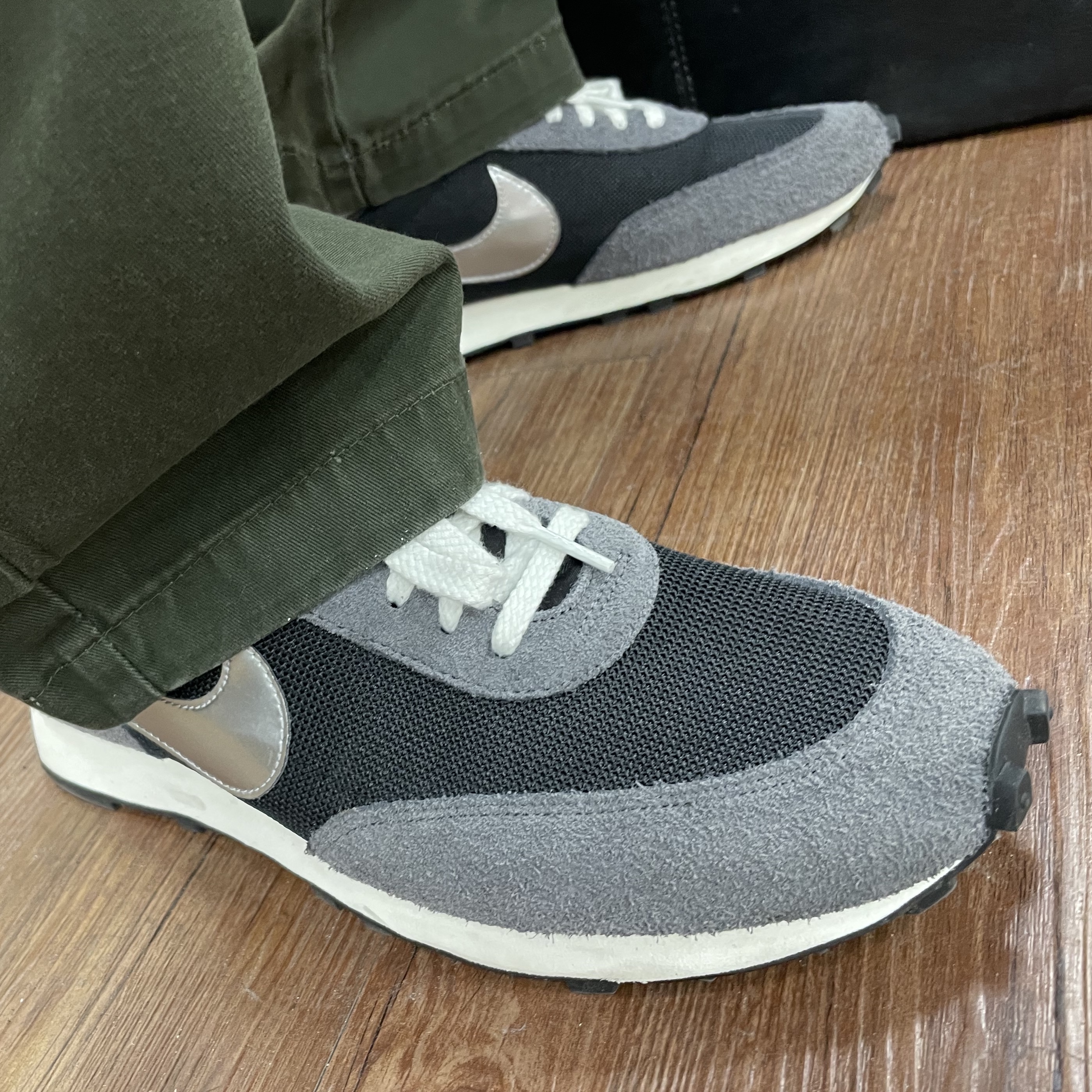 Nike Daybreak SP Black Metallic Silver 착용 스타일