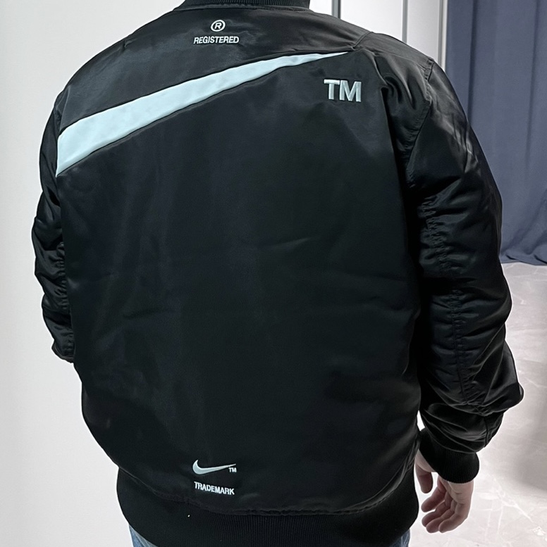 Nike NSW Swoosh Therma-Fit Bomber Black - Asia, Essentials x New Era Retro Crown Strapback Black 착용 스타일 - 2