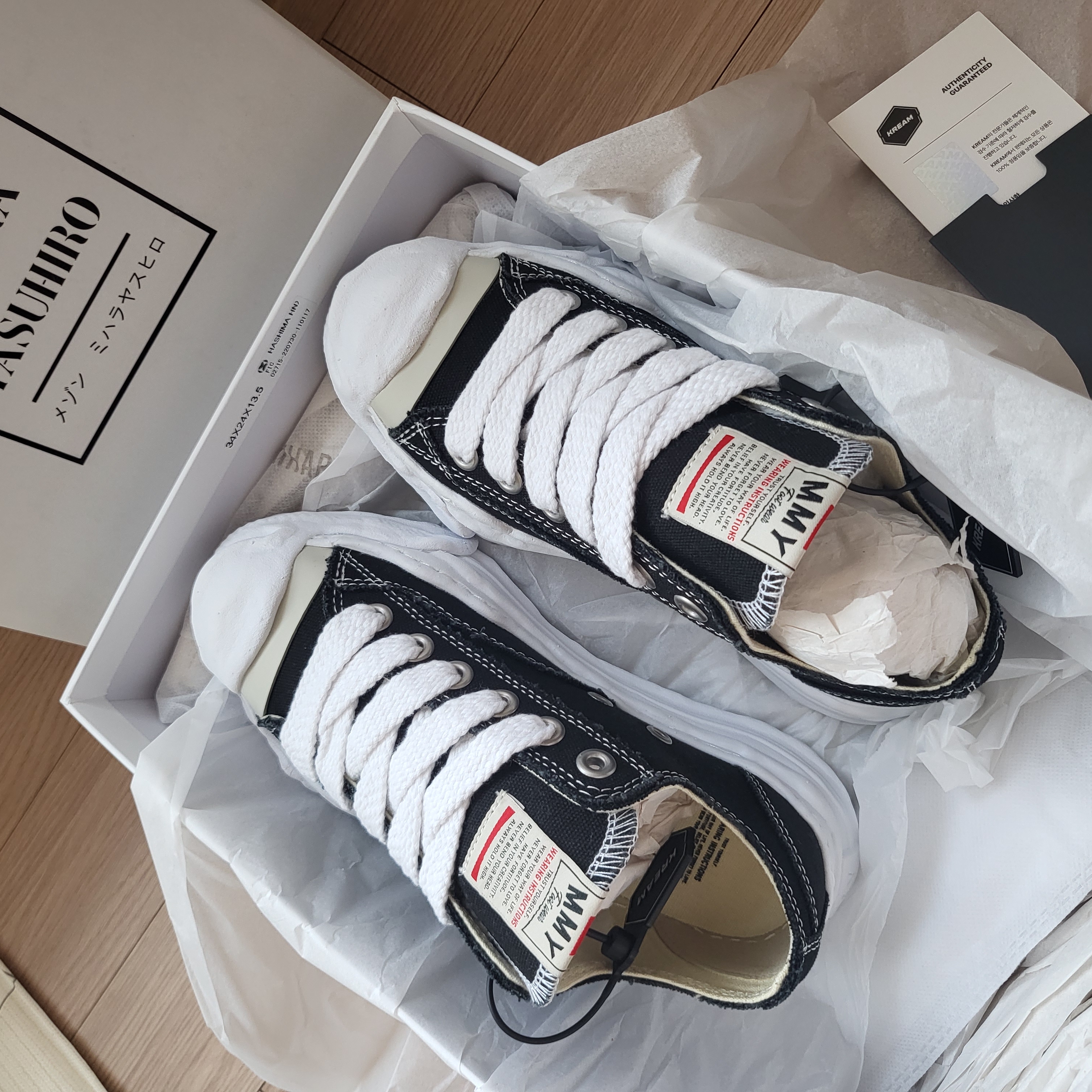 Maison Mihara Yasuhiro Hank OG Sole Canvas Low-top Sneakers Black 착용 스타일