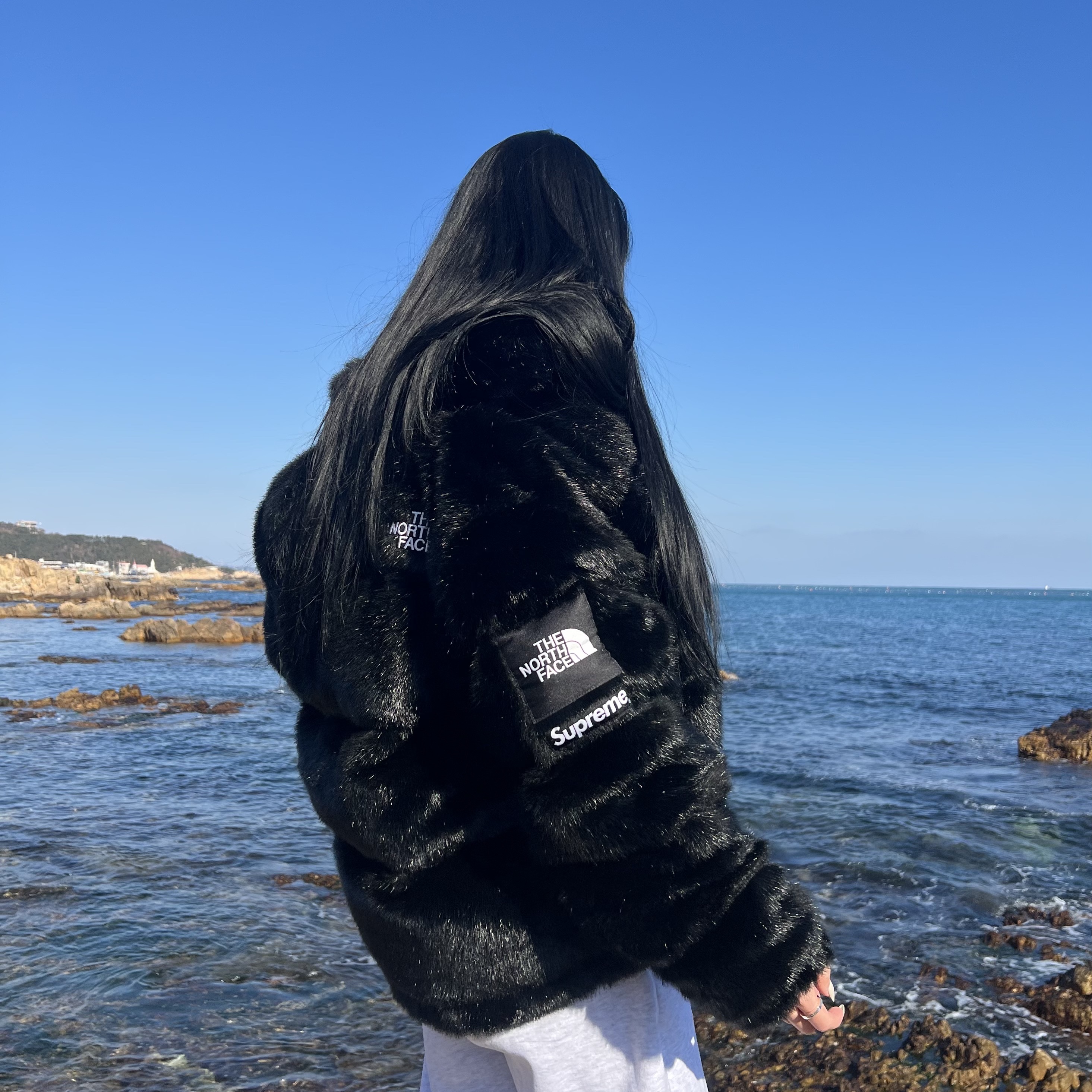 Supreme x The North Face Faux Fur Nuptse Jacket Black - 20FW 착용 스타일
