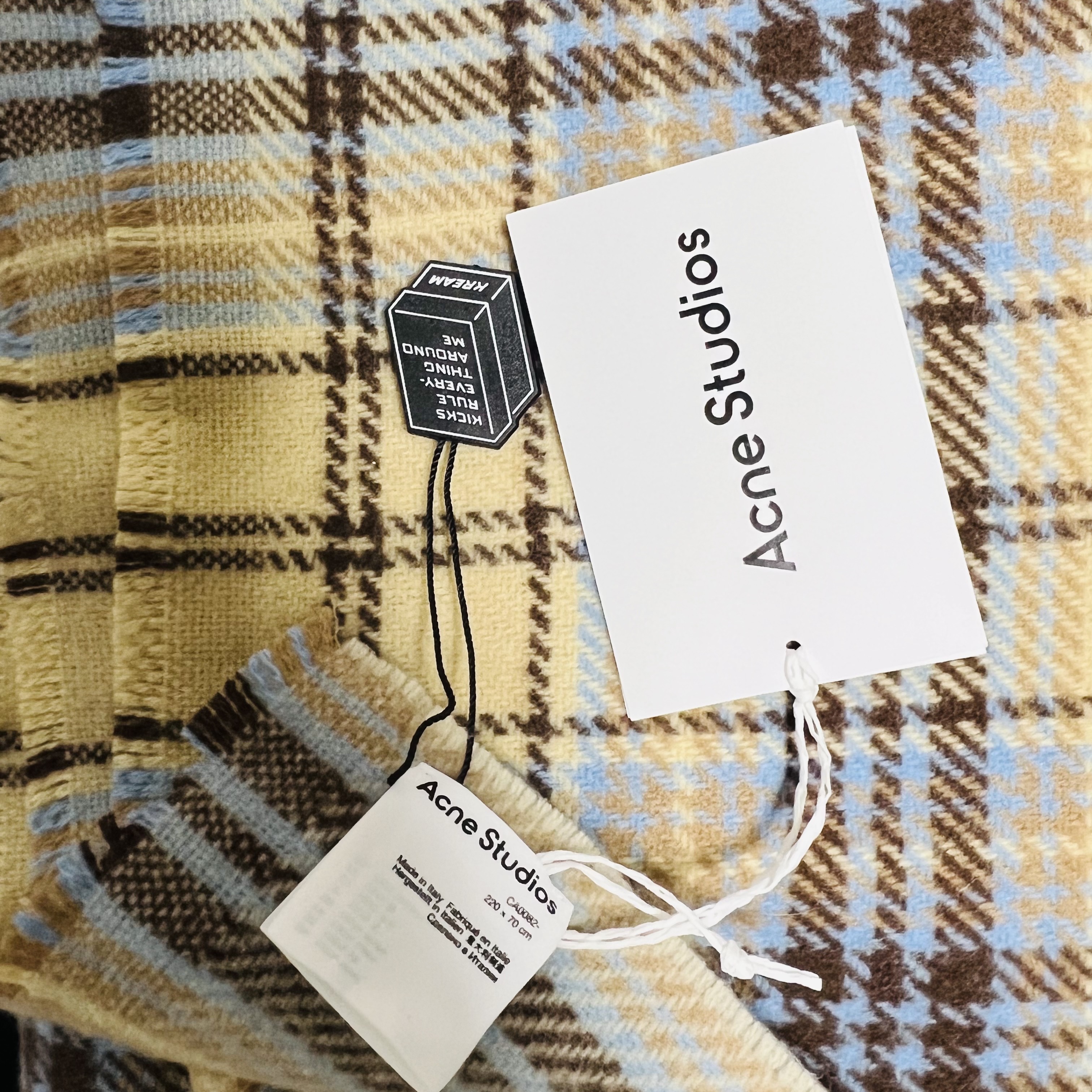 Acne Studios Checked Wool Muffler Oat Beige Brown 착용 스타일