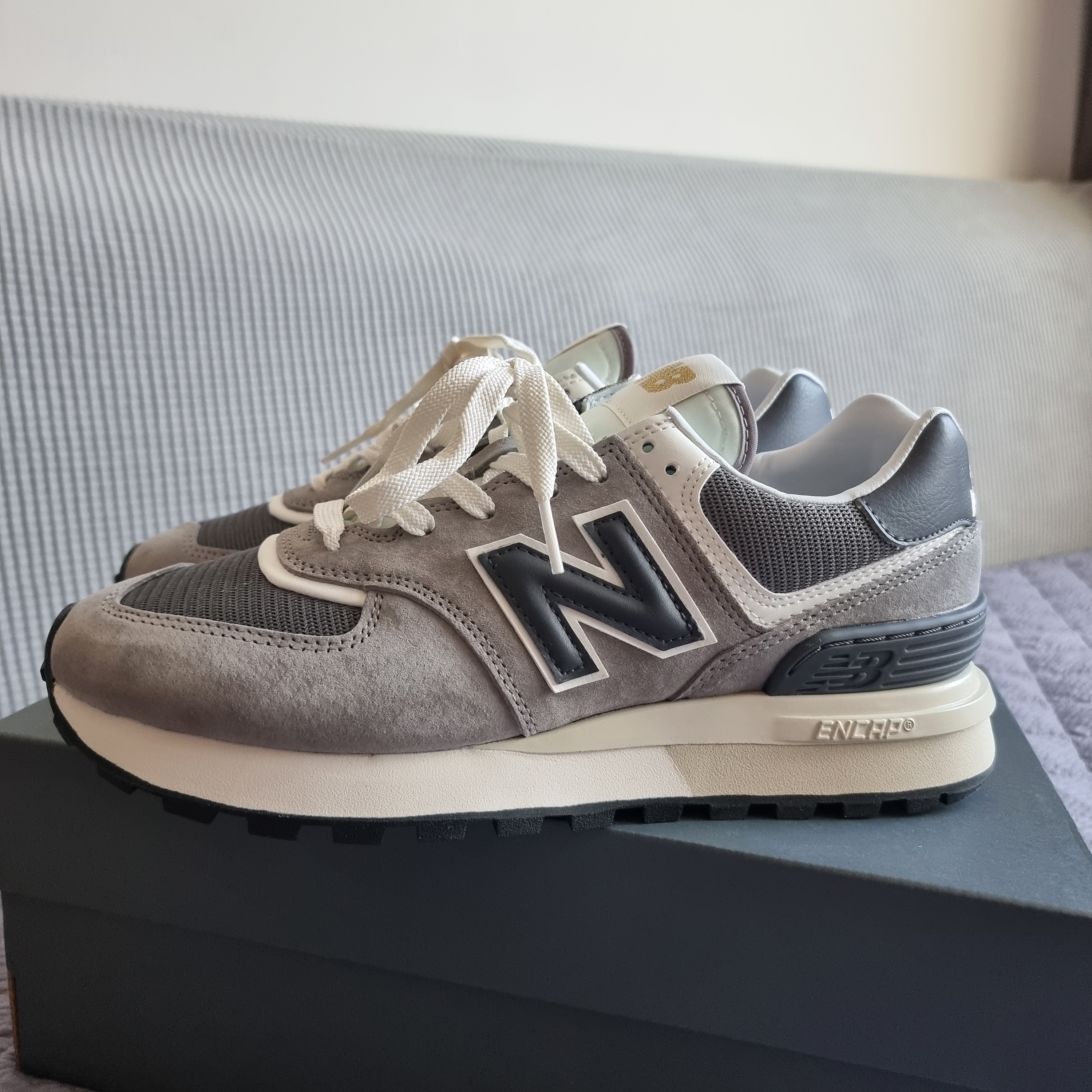 New Balance 574 Legacy Grey 착용 스타일 - 2