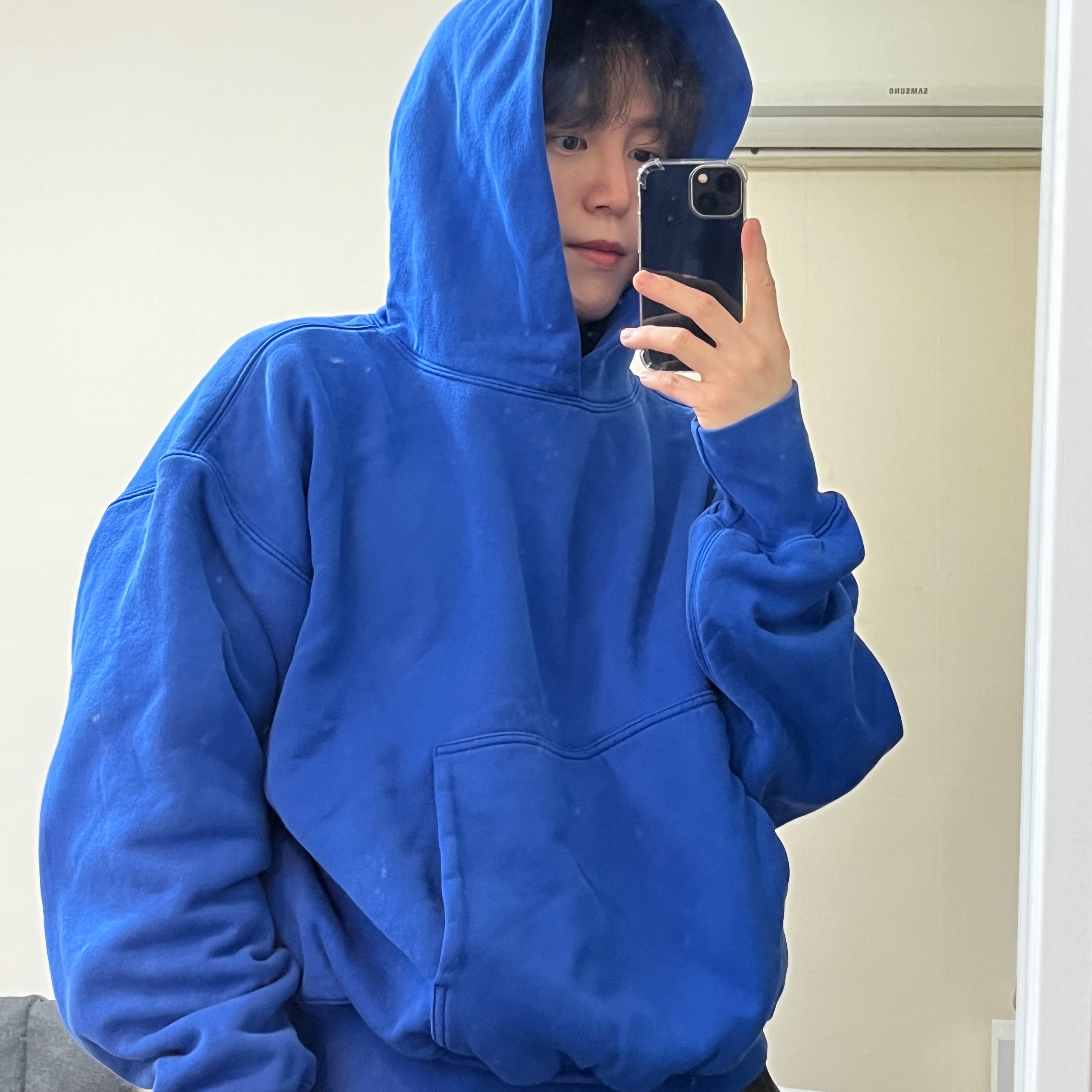 Yeezy Gap Hoodie Blue 착용 스타일 - 1